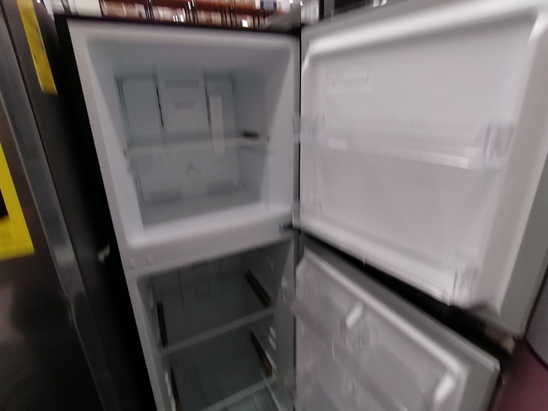 Lote de 2 refrigeradores incluye: 1 Refrigerador, Marca Midea, Modelo MRTN09G2NCS, Serie 341B261870 - Image 11 of 15
