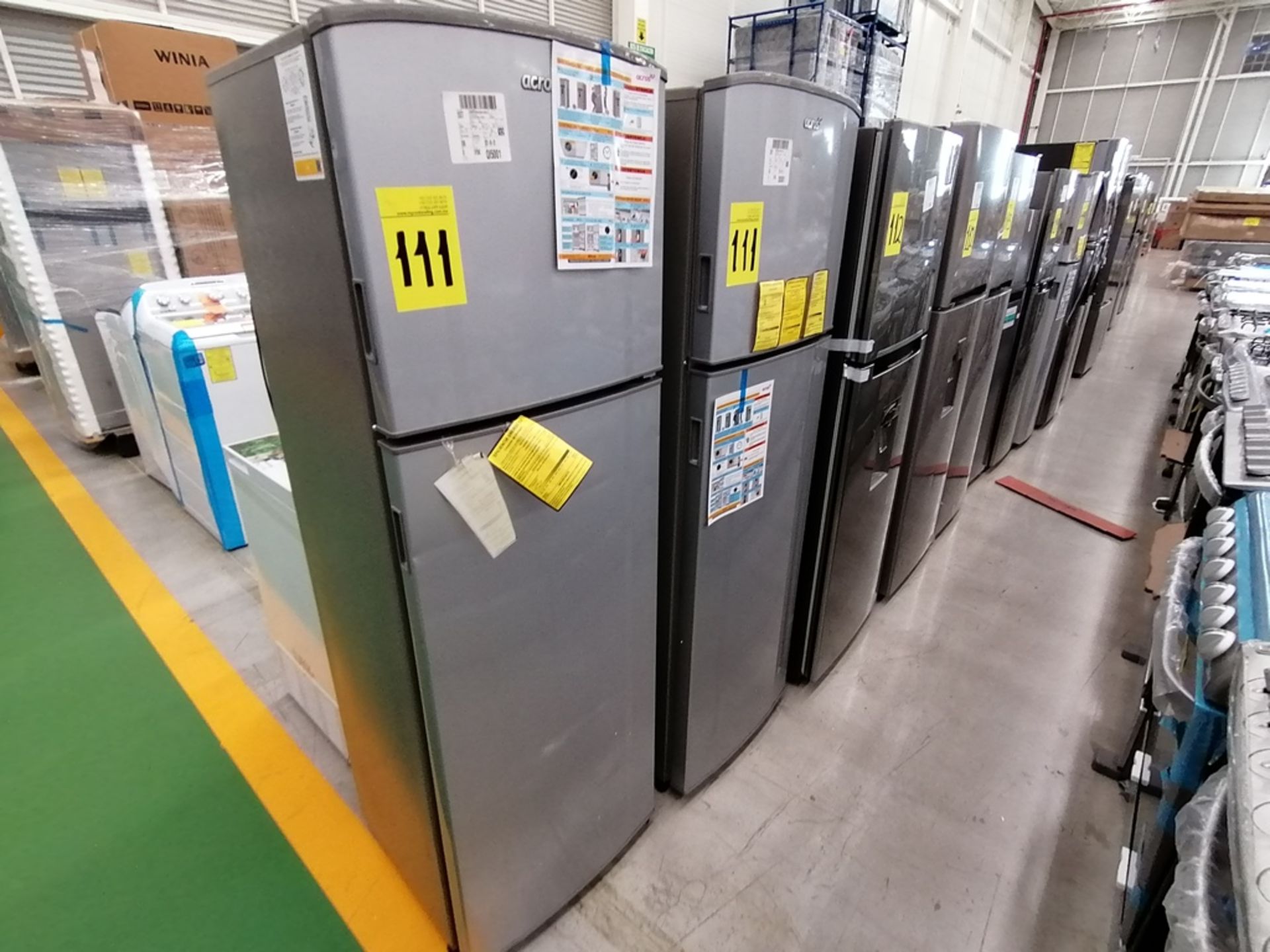 Lote de 2 refrigeradores incluye: 1 Refrigerador, Marca Acros, Modelo AT9007G, Serie VRA4332547, Co - Image 8 of 14