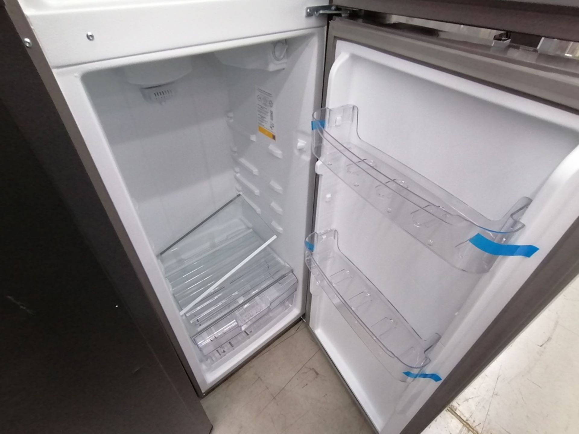 Lote de 2 refrigeradores incluye: 1 Refrigerador con dispensador de agua, Marca Mabe, Modelo RMA300 - Image 14 of 15