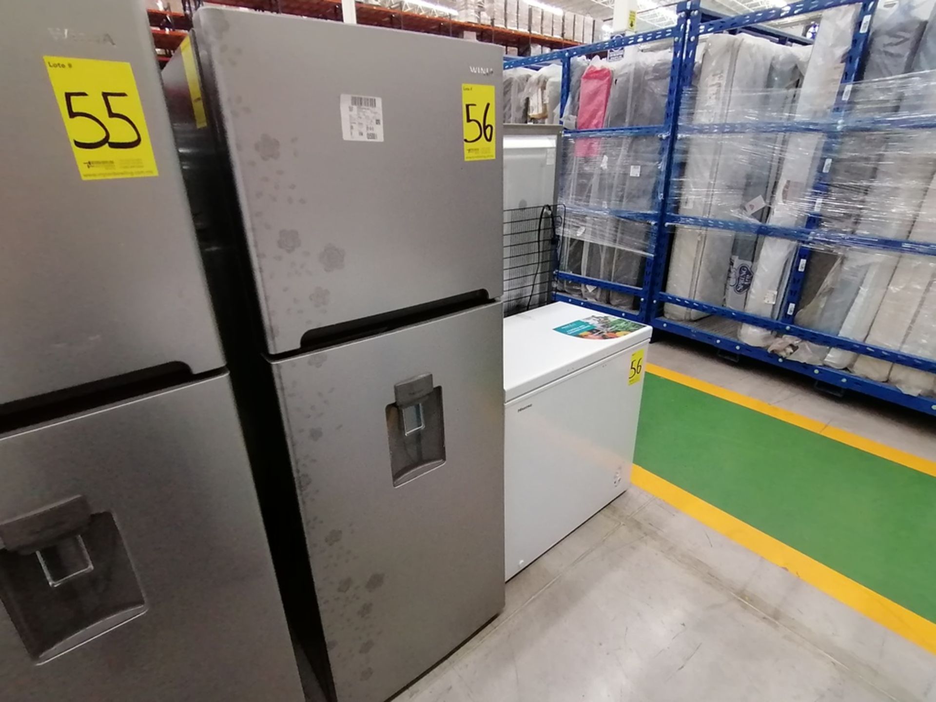 Lote de 2 refrigeradores incluye: 1 Refrigerador con dispensador de agua, Marca Winia, Modelo DFR40 - Image 10 of 17