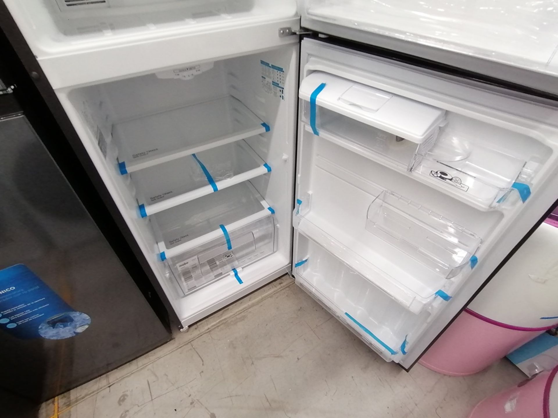 Lote de 2 refrigeradores incluye: 1 Refrigerador, Marca Midea, Modelo MRTN09G2NCS, Serie 341B261870 - Image 7 of 15