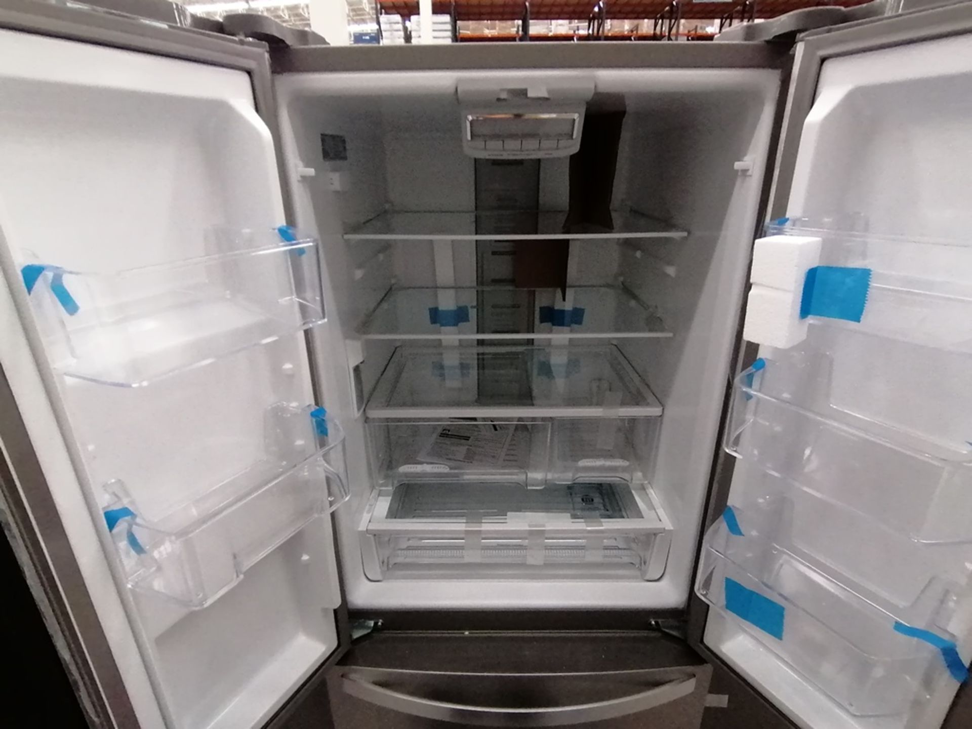 Lote de 2 refrigeradores incluye: 1 Refrigerador, Marca Mabe, Modelo RMA1025VMX, Serie 2111B618024, - Image 13 of 15