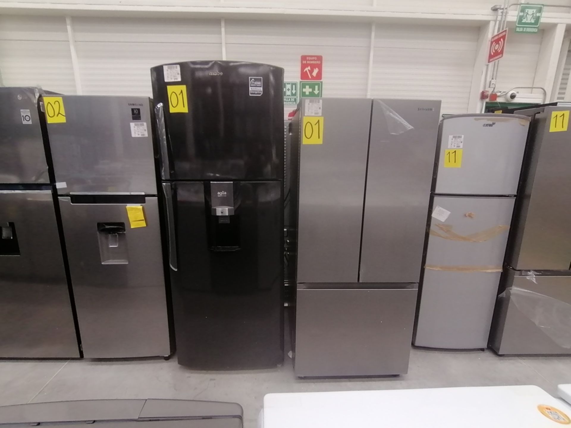 Lote de 2 refrigeradores incluye: 1 Refrigerador, Marca Samsung, Modelo RT22A401059, Serie 8BA84BBR - Image 4 of 15