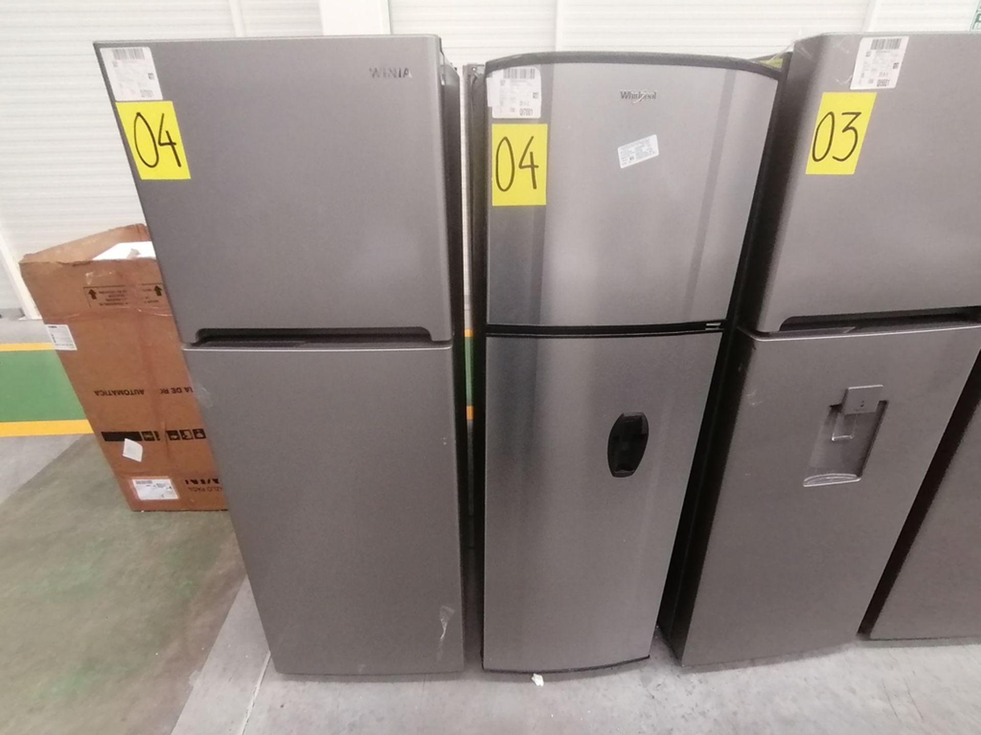 Lote de 2 refrigeradores incluye: 1 Refrigerador con dispensador de agua, Marca Whirlpool, Modelo W - Image 3 of 15