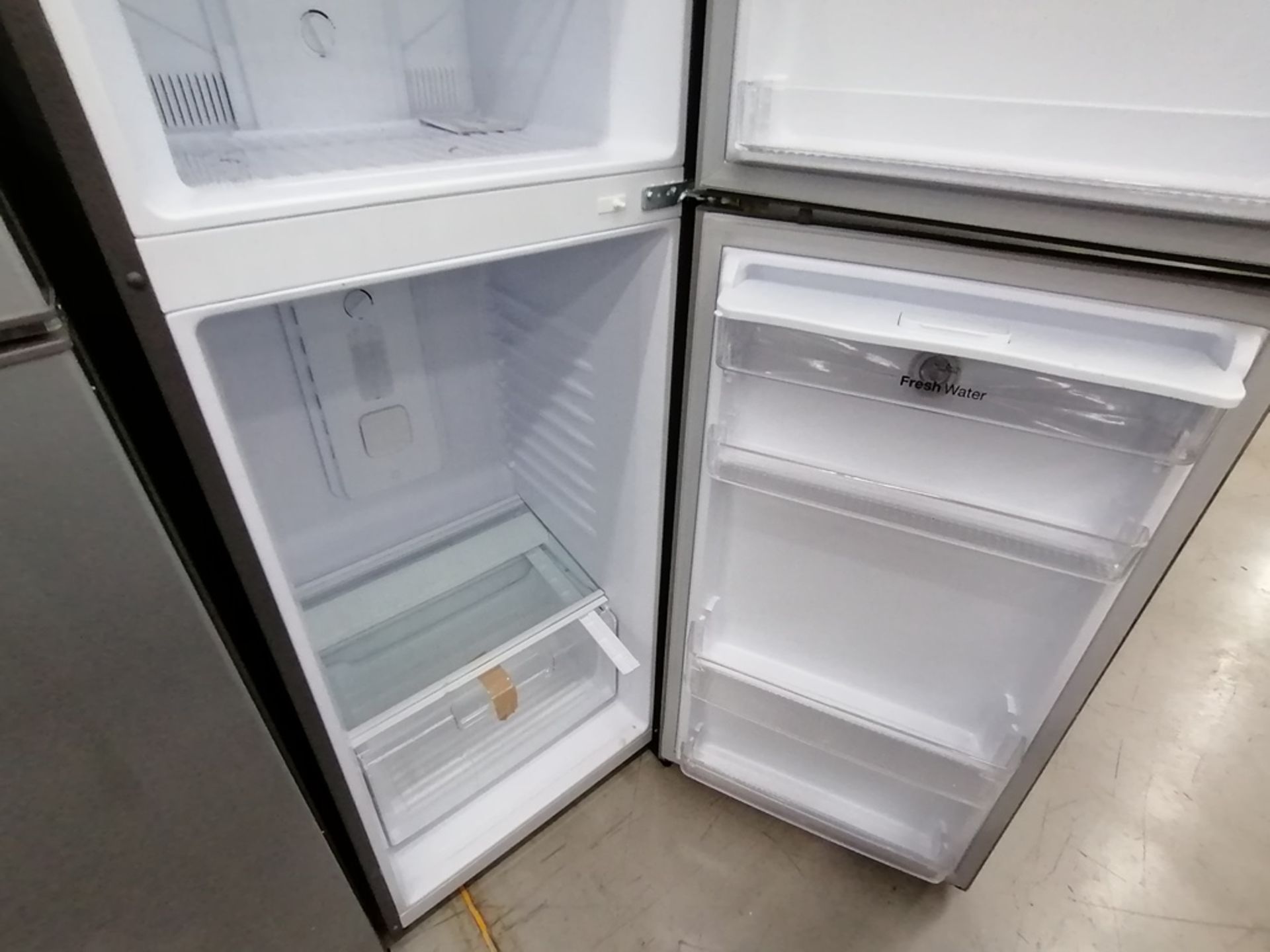 Lote de 2 refrigeradores incluye: 1 Refrigerador, Marca Winia, Modelo DFR40510GNDG, Serie MR21YN107 - Image 5 of 15