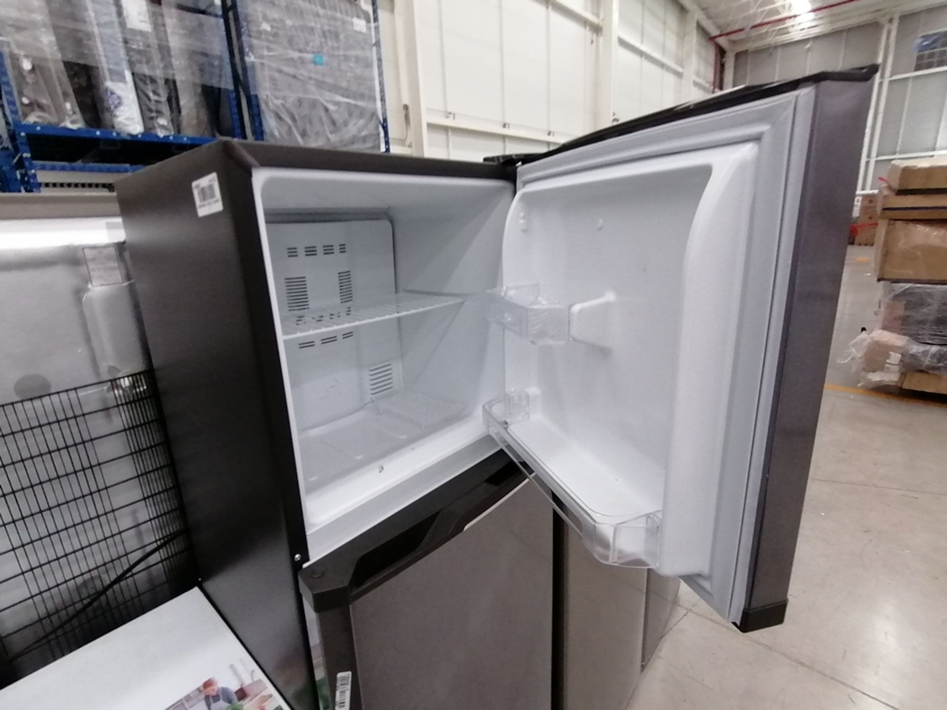 Lote de 2 refrigeradores incluye: 1 Refrigerador, Marca Mabe, Modelo RMA1025VNX, Serie 2110B623189, - Image 4 of 17