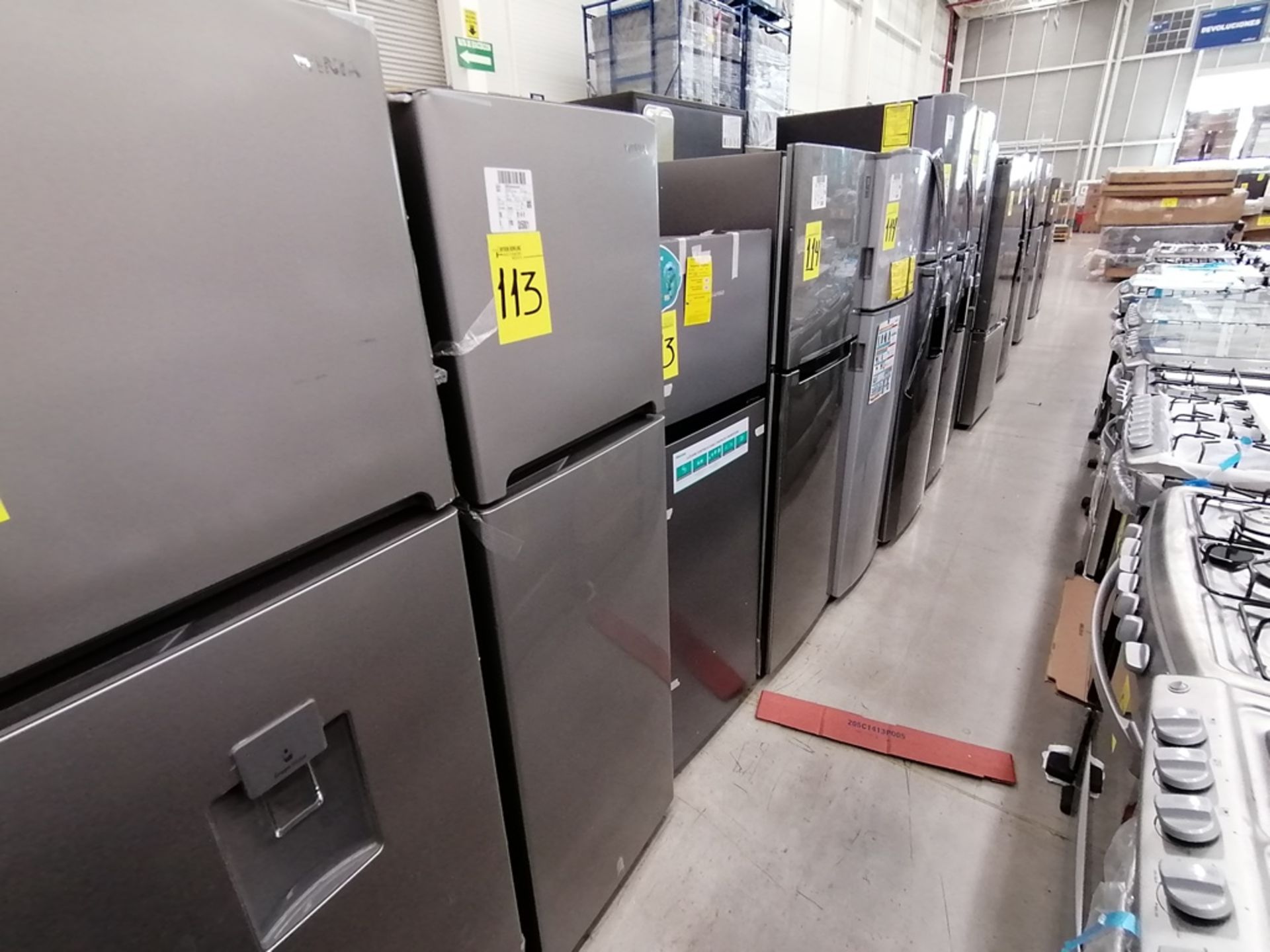 Lote de 2 refrigeradores incluye: 1 Refrigerador, Marca Winia, Modelo DFR25210GN, Serie MR21ZN08401 - Image 2 of 15