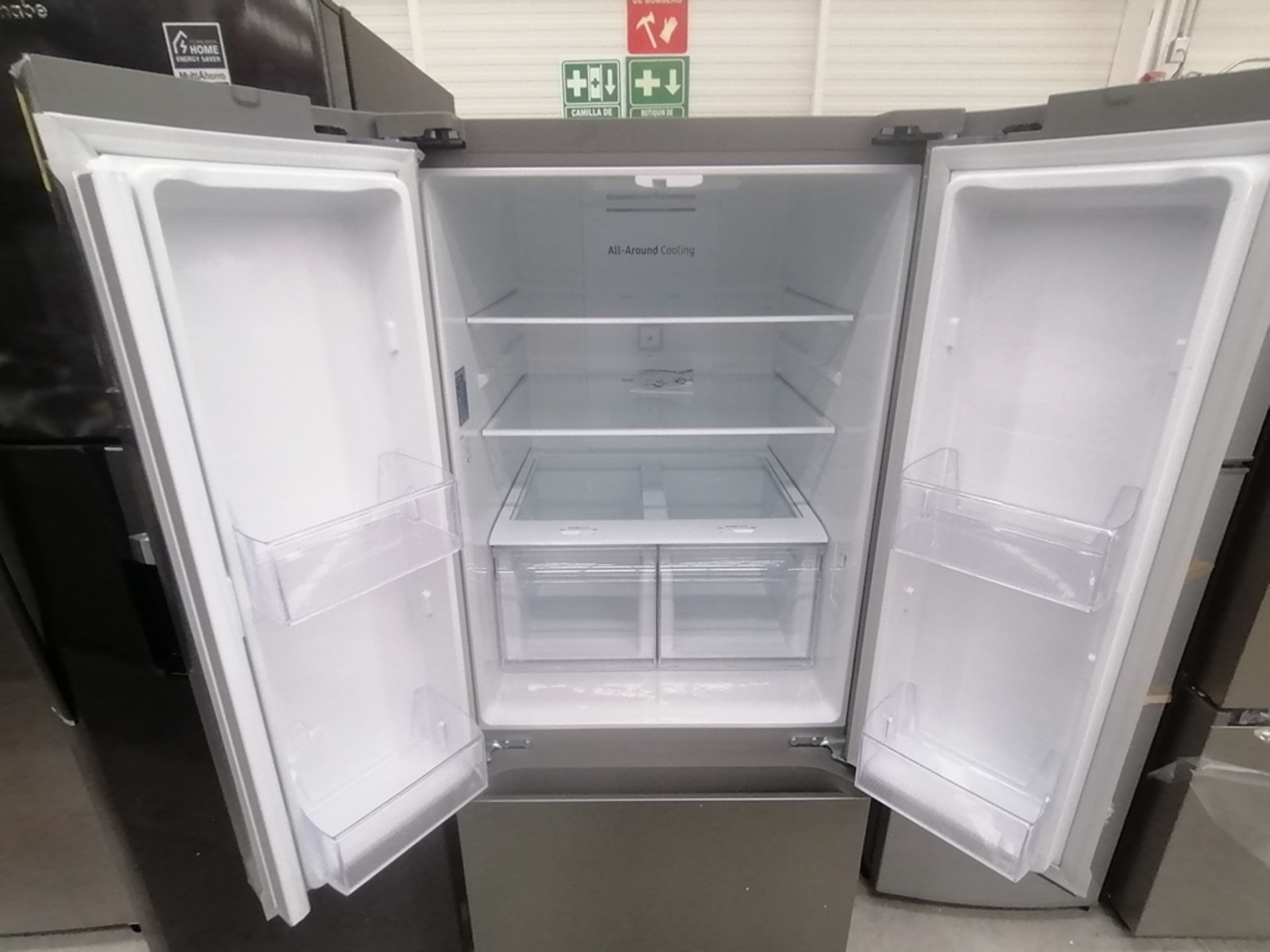Lote de 2 refrigeradores incluye: 1 Refrigerador, Marca Samsung, Modelo RT22A401059, Serie 8BA84BBR - Image 8 of 15