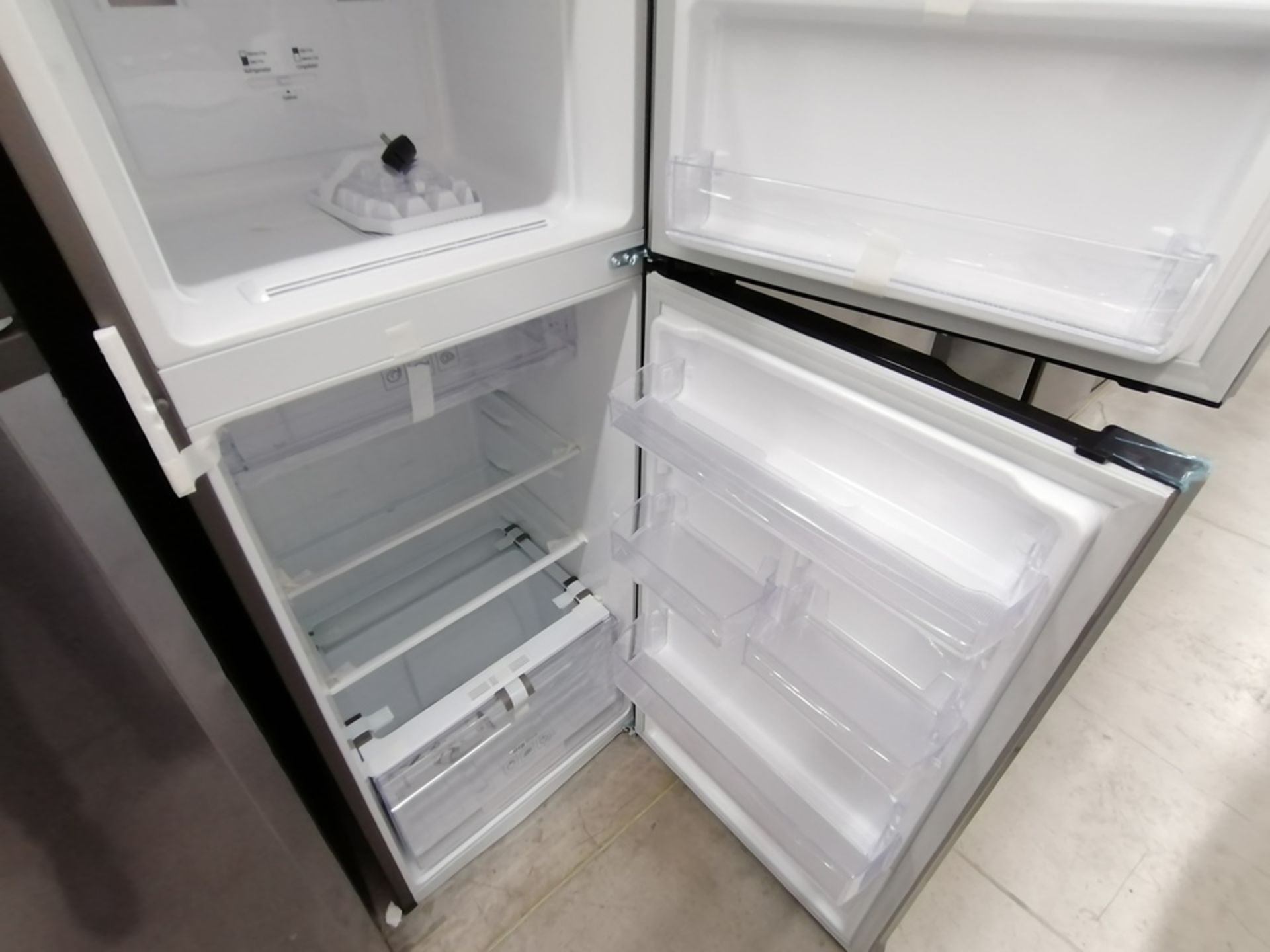 Lote de 2 refrigeradores incluye: 1 Refrigerador, Marca Samsung, Modelo RT29K500JS8, Serie 0AZS4BAR - Image 5 of 15