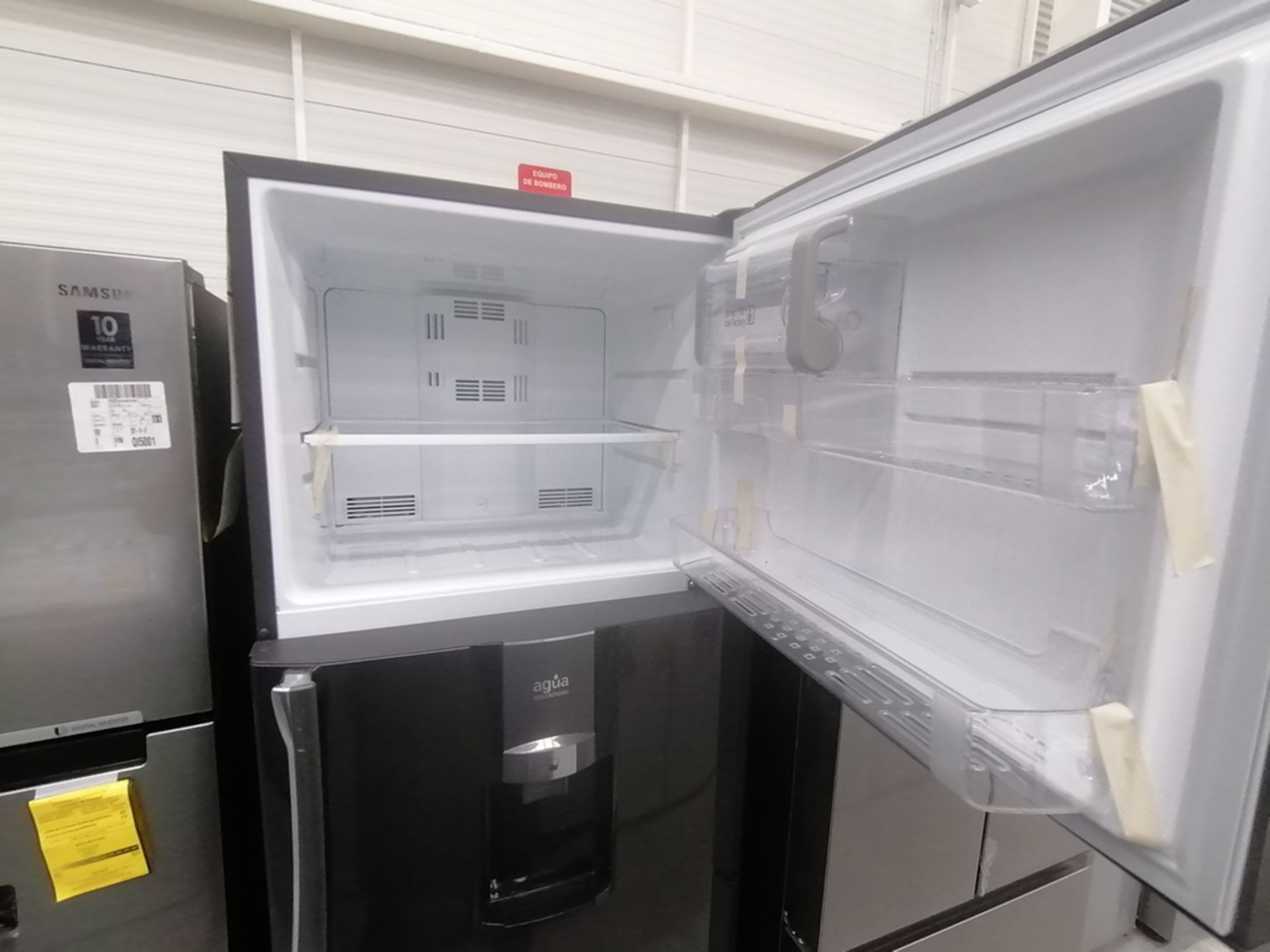 Lote de 2 refrigeradores incluye: 1 Refrigerador, Marca Samsung, Modelo RT22A401059, Serie 8BA84BBR - Image 11 of 15