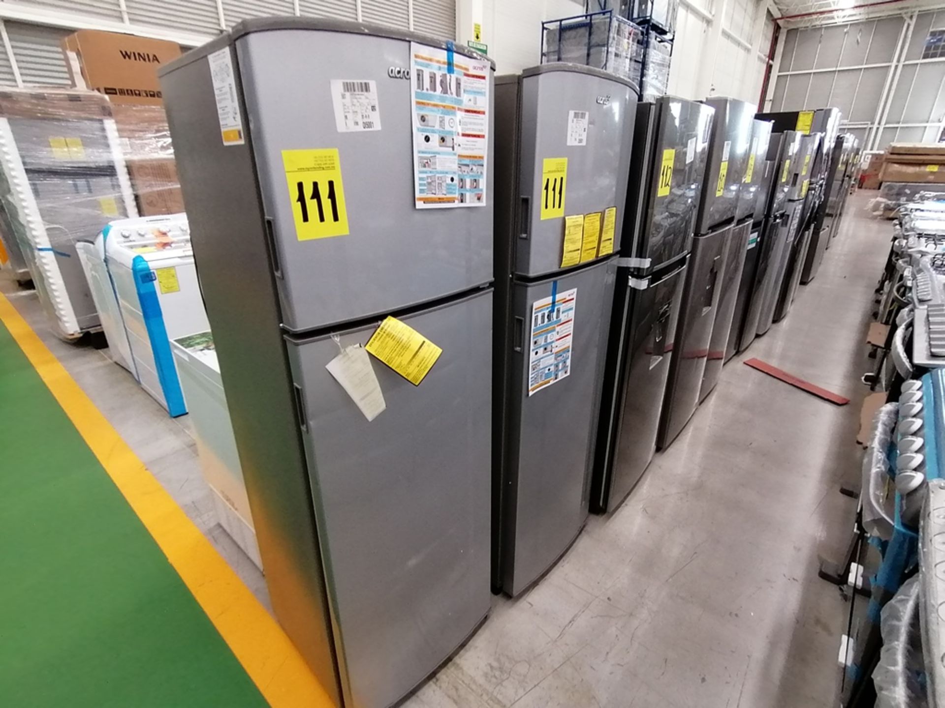 Lote de 2 refrigeradores incluye: 1 Refrigerador, Marca Acros, Modelo AT9007G, Serie VRA4332547, Co - Image 2 of 14