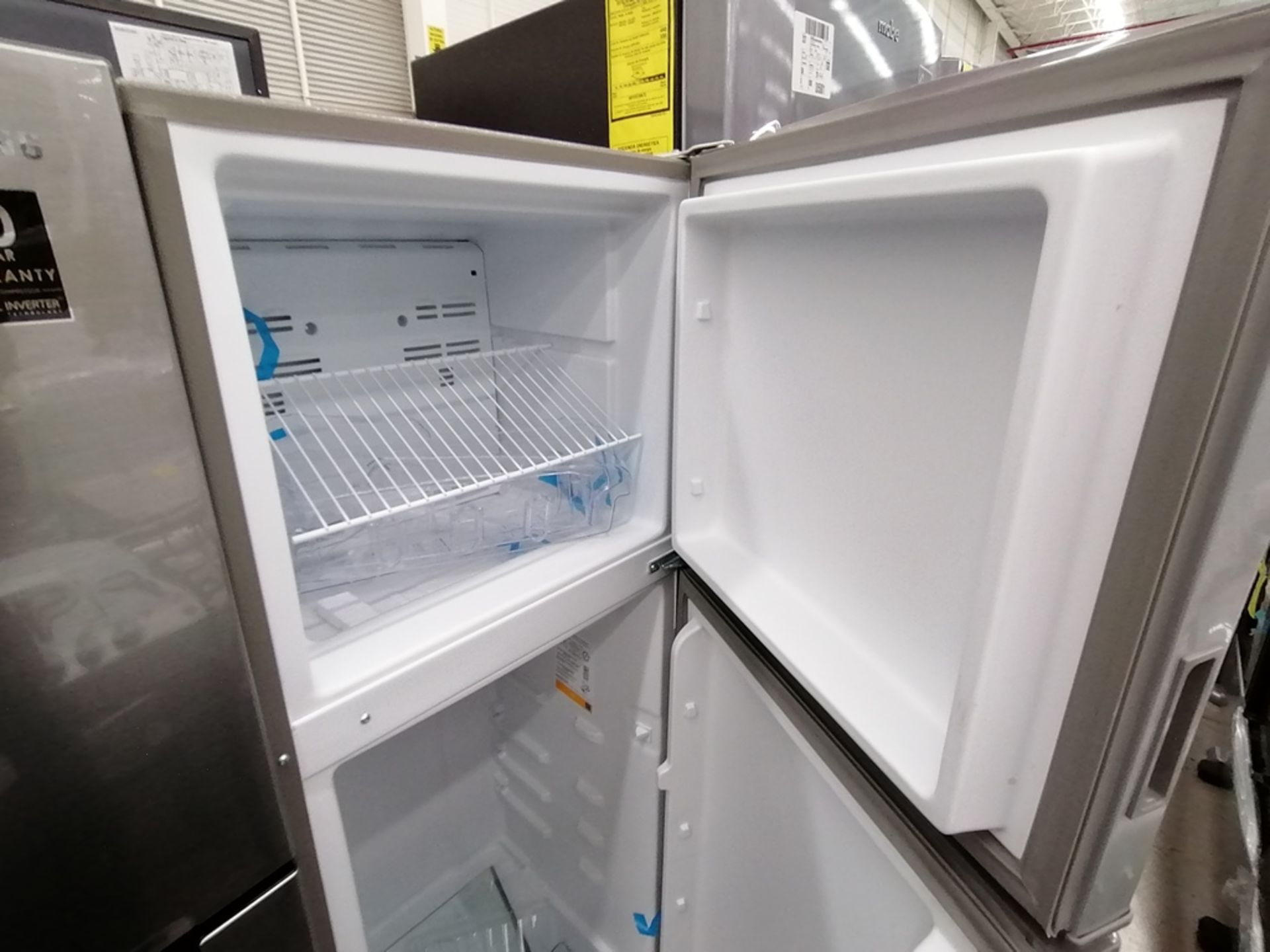 Lote de 2 refrigeradores incluye: 1 Refrigerador, Marca Samsung, Modelo RT29K500JS8, Serie 0AZS4BAR - Image 7 of 16