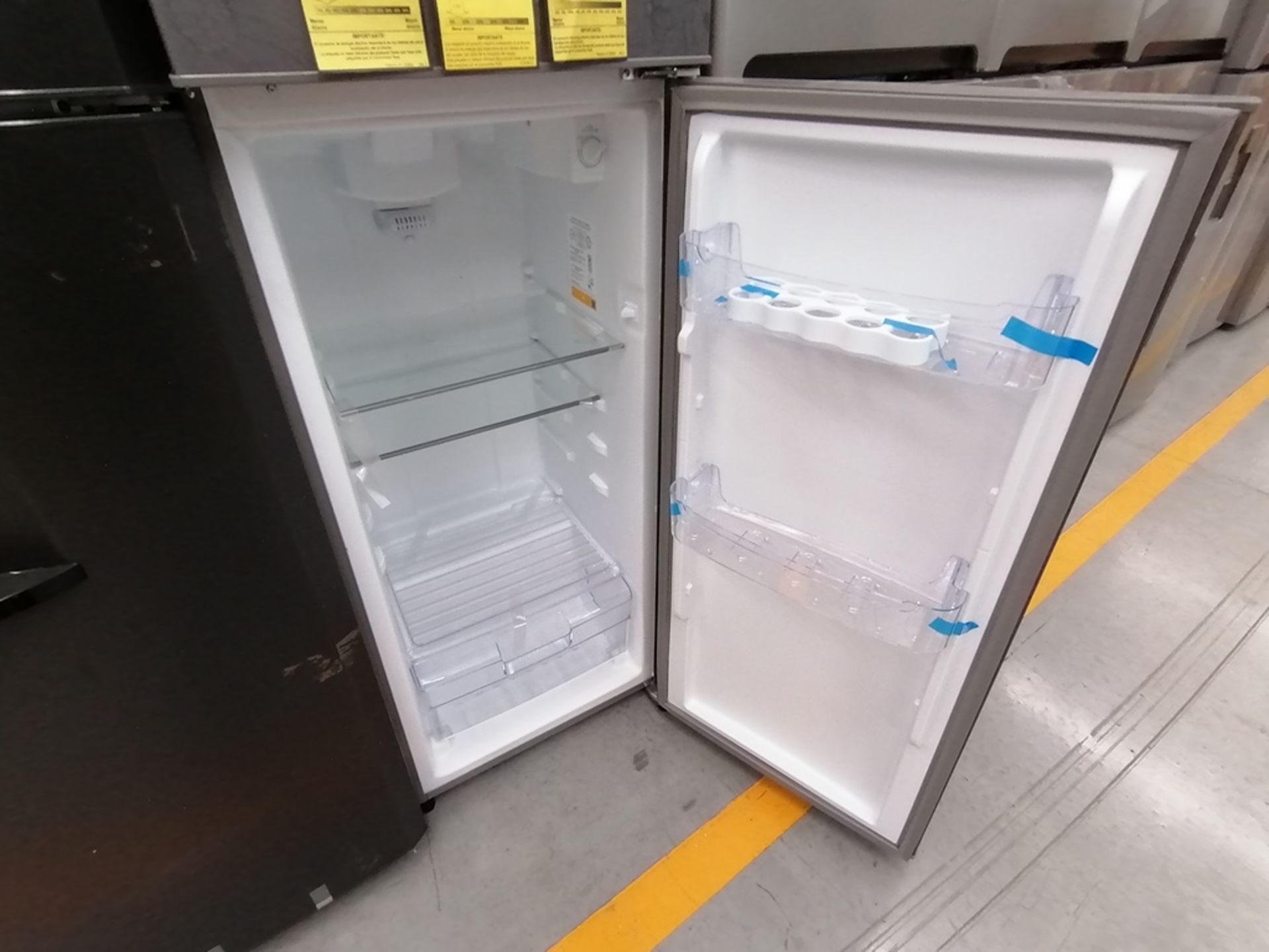 Lote de 2 Refrigeradores incluye: 1 Refrigerador, Marca Winia, Modelo DFR32210GNV, Serie MR217N104 - Image 12 of 15