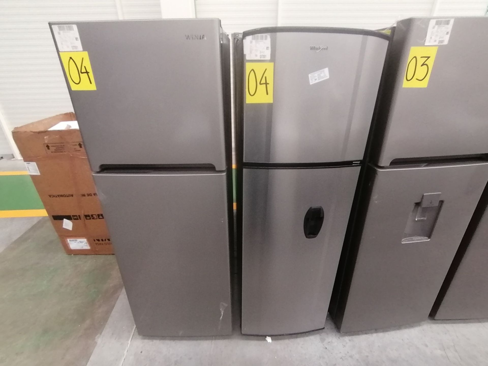 Lote de 2 refrigeradores incluye: 1 Refrigerador con dispensador de agua, Marca Whirlpool, Modelo W - Image 4 of 15