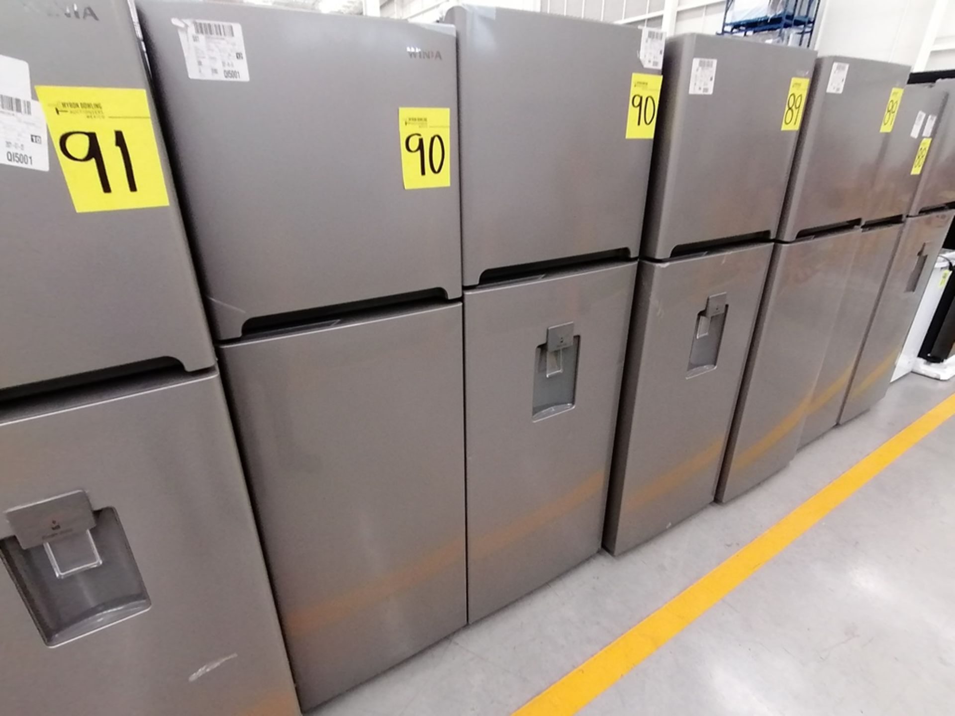 Lote de 2 Refrigeradores incluye: 1 Refrigerador, Marca Winia, Modelo DFR25120GN, Serie MR219N11624 - Image 2 of 15