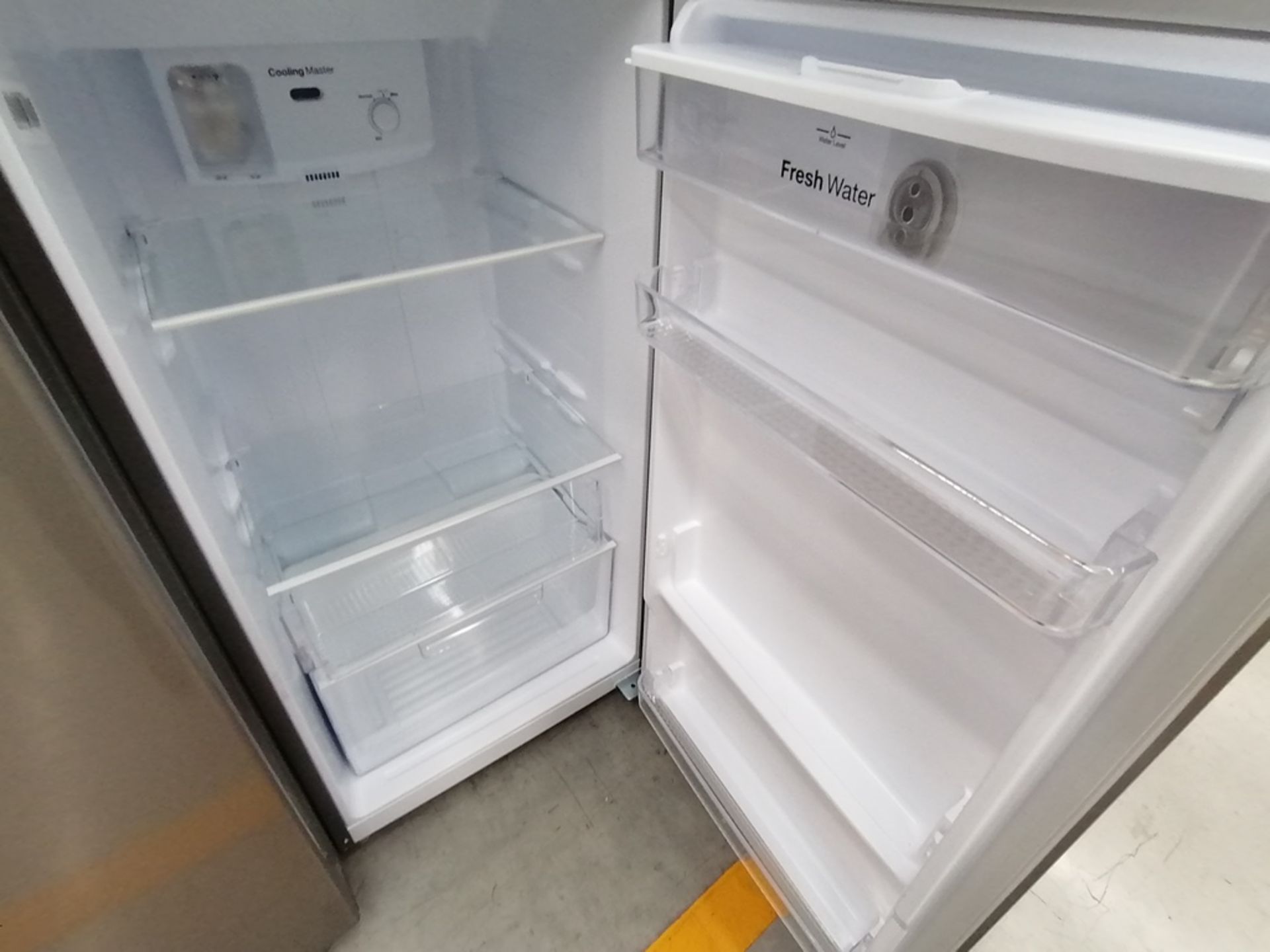 Lote de 2 Refrigeradores incluye: 1 Refrigerador, Marca Winia, Modelo DFR25120GN, Serie MR219N11624 - Image 5 of 15