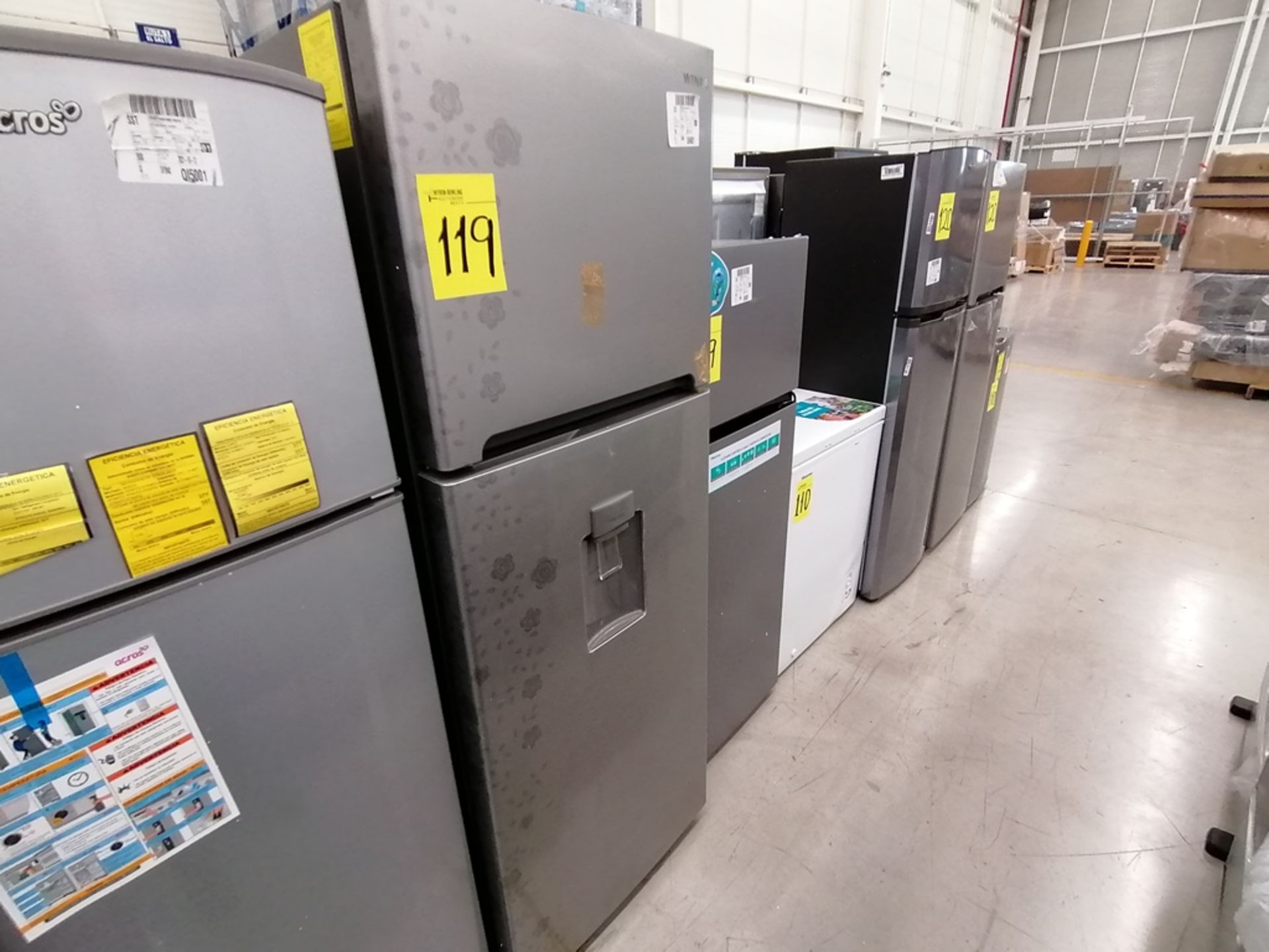 Lote de 2 refrigeradores incluye: 1 Refrigerador, Marca Winia, Modelo DFR40510GNDG, Serie MR21YN107 - Image 9 of 15