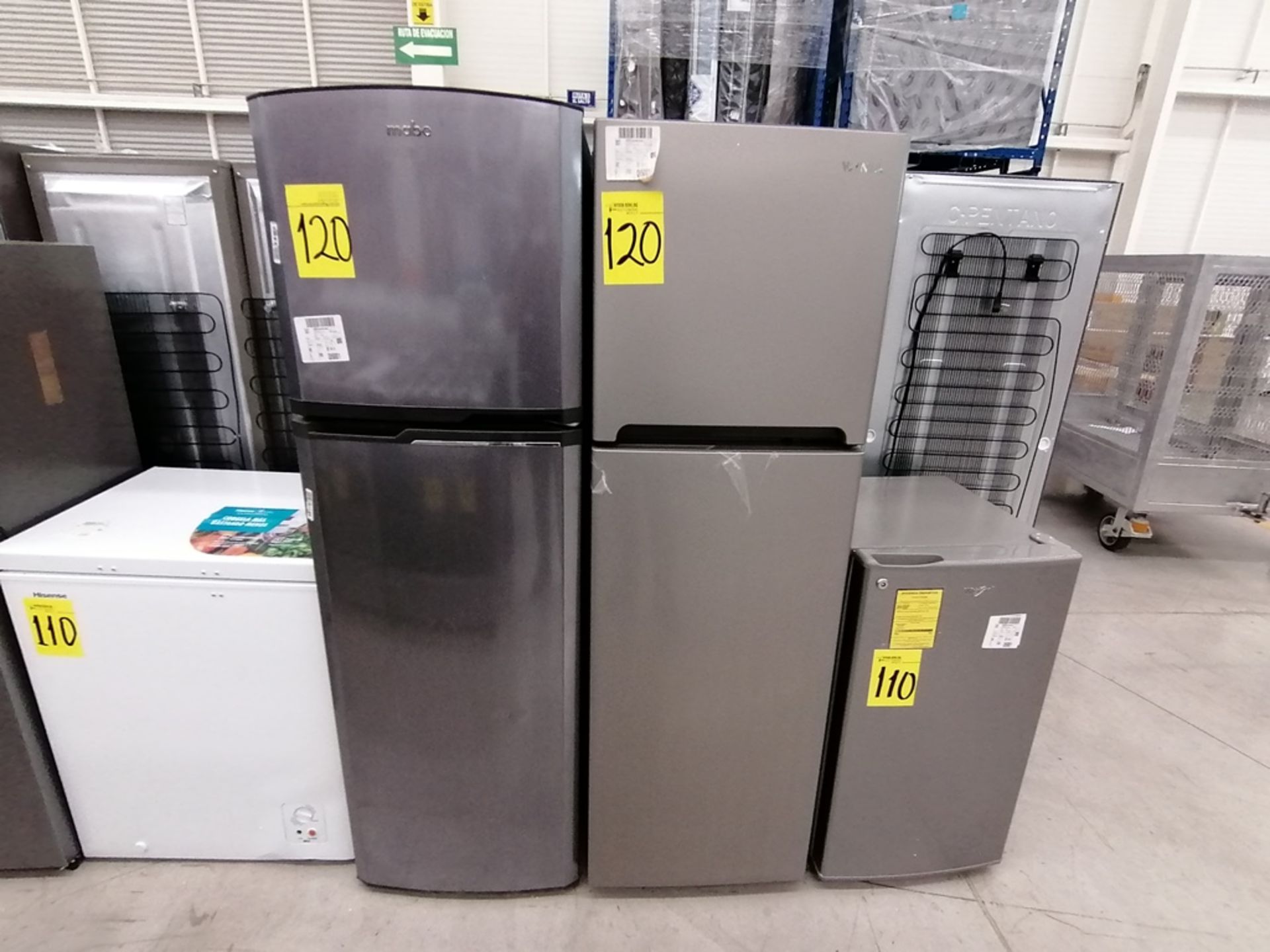 Lote de 2 refrigeradores incluye: 1 Refrigerador, Marca Mabe, Modelo RMA1025VNX, Serie 2110B623189, - Image 11 of 17