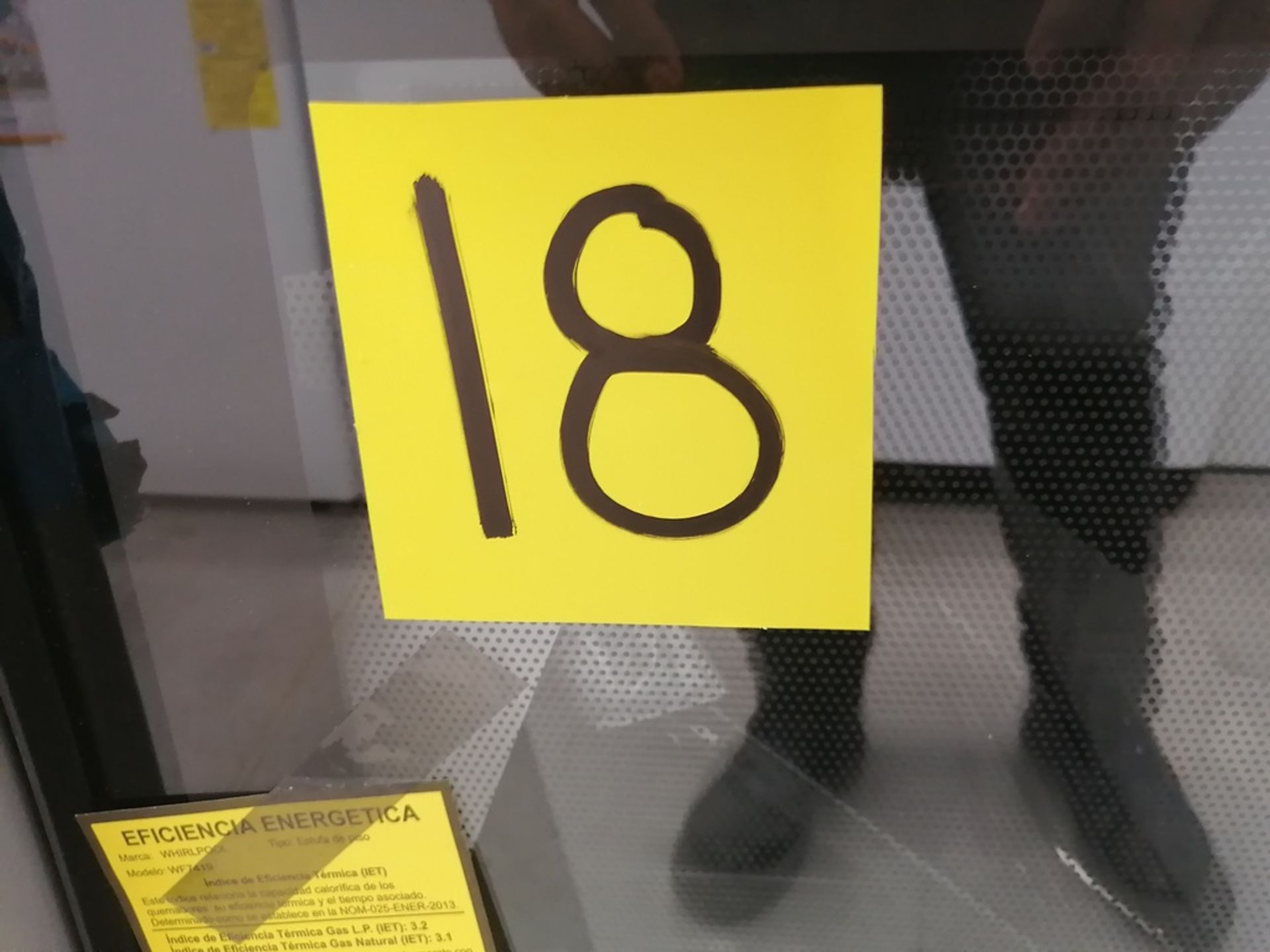 Lote de 2 Estufas contiene: 1 Estufa de 6 Quemadores, Marca Whirlpool, Modelo WF7419D00, Serie VEA1 - Image 15 of 15