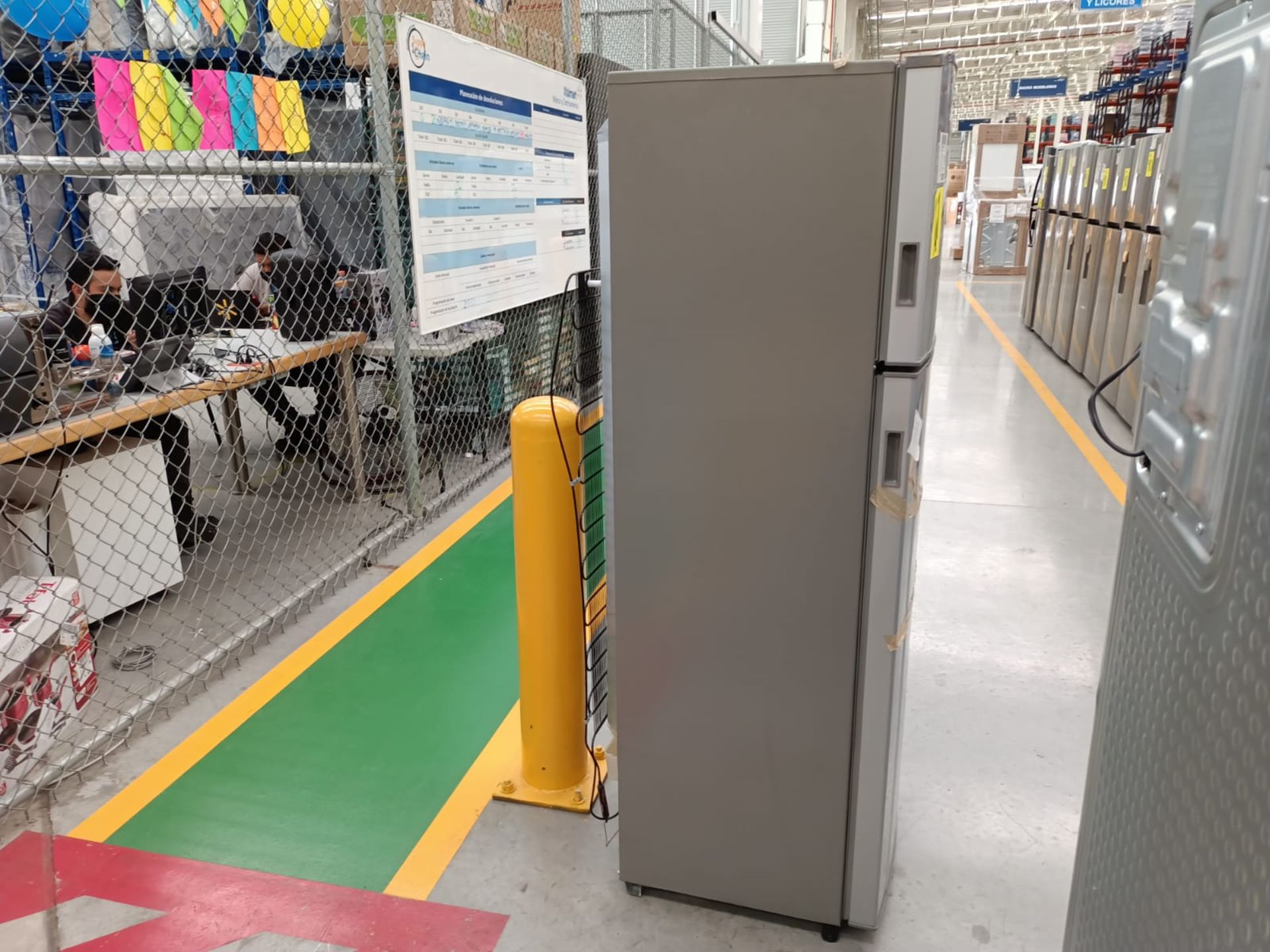 Lote de 2 refrigeradores incluye: 1 refrigerador marca Samsung, modelo RF22A4010S9/EM - Image 43 of 51