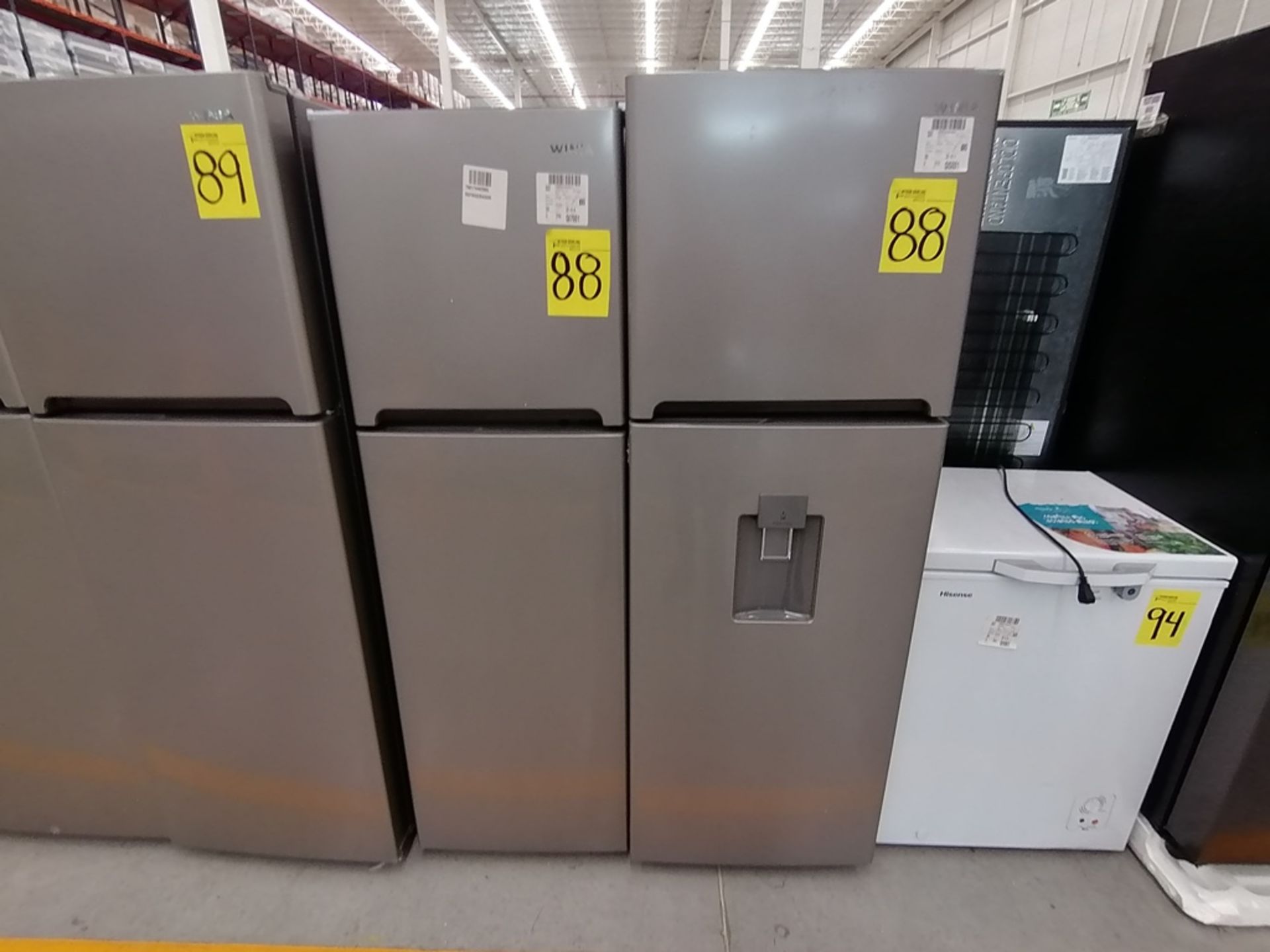 Lote de 2 refrigeradores incluye: 1 Refrigerador, Marca Winia, Modelo DFR25210GN, Serie MR219N11602 - Image 10 of 15