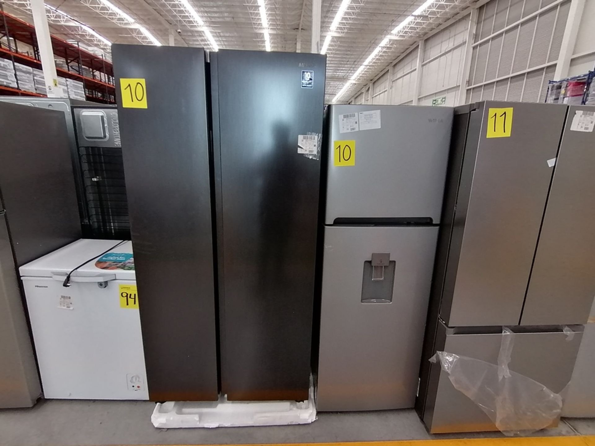 Lote de 2 refrigeradores incluye: 1 Refrigerador, Marca Samsung, Modelo RS28T5B00B1, Serie 0B2V4BAR - Image 3 of 13