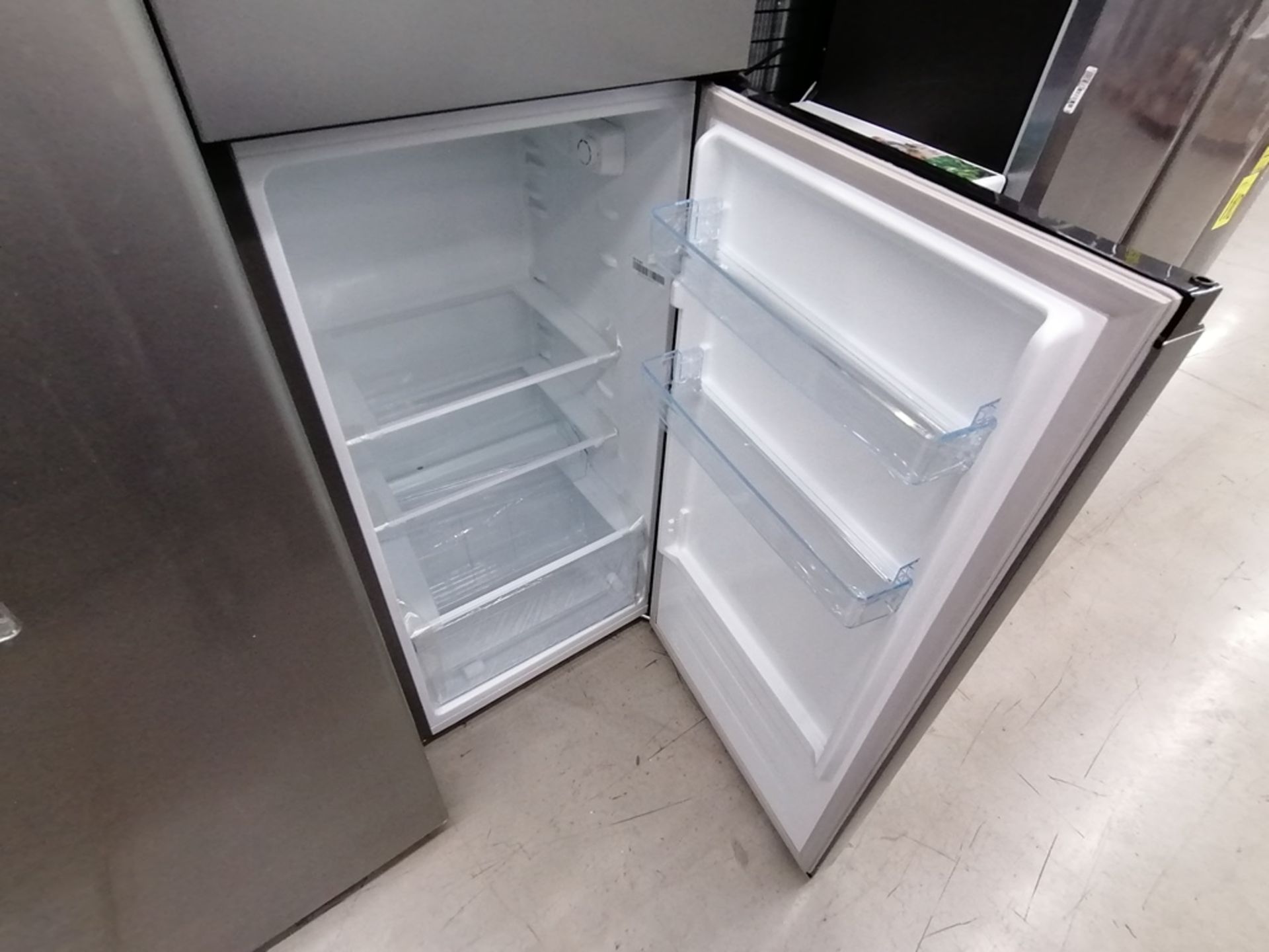 Lote de 2 refrigeradores incluye: 1 Refrigerador, Marca Winia, Modelo DFR40510GNDG, Serie MR21YN107 - Image 7 of 15