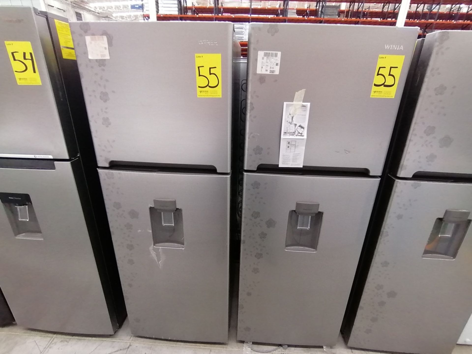 Lote de 2 refrigeradores incluye: 1 Refrigerador con dispensador de agua, Marca Winia, Modelo DFR40 - Image 3 of 15