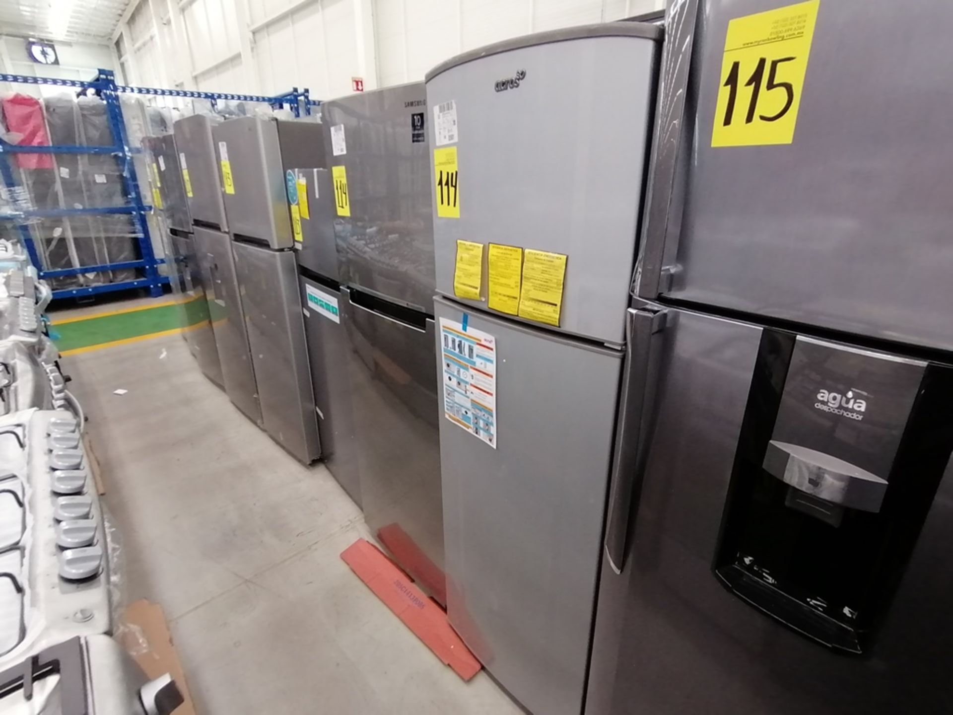 Lote de 2 refrigeradores incluye: 1 Refrigerador, Marca Samsung, Modelo RT29K500JS8, Serie 0AZS4BAR