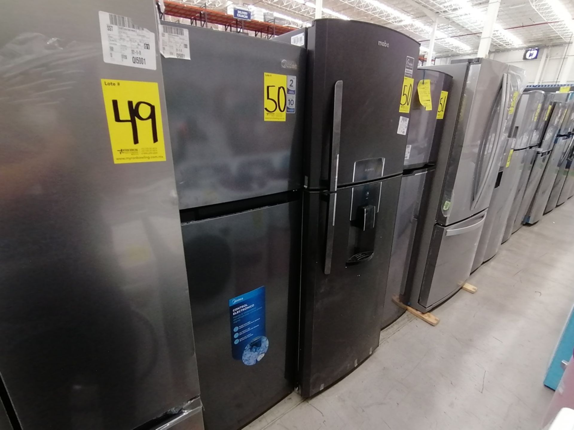 Lote de 2 refrigeradores incluye: 1 Refrigerador, Marca Midea, Modelo MRTN09G2NCS, Serie 341B261870 - Image 2 of 15