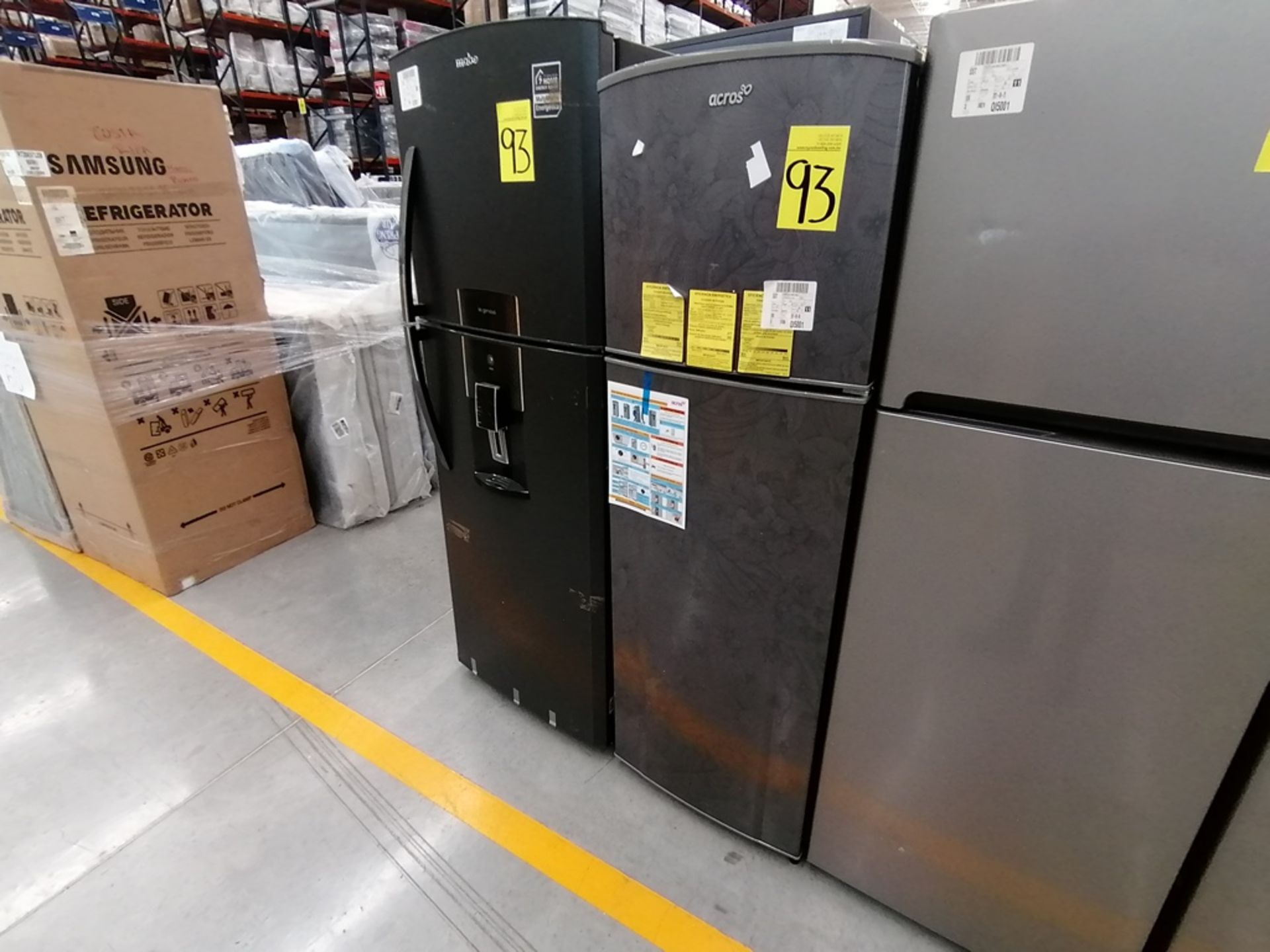 Lote de 2 Refrigeradores incluye: 1 Refrigerador, Marca Winia, Modelo DFR32210GNV, Serie MR217N104