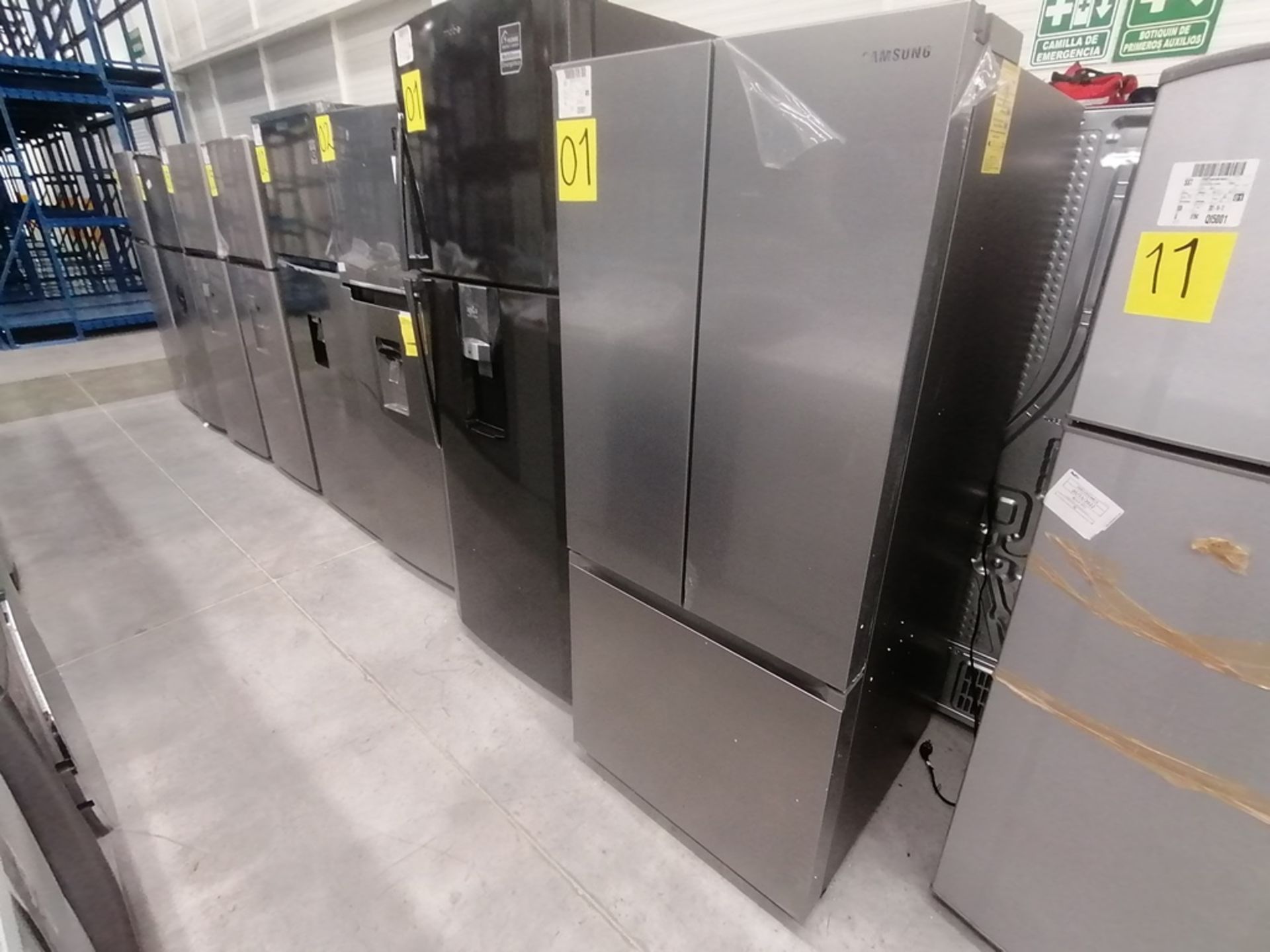 Lote de 2 refrigeradores incluye: 1 Refrigerador, Marca Samsung, Modelo RT22A401059, Serie 8BA84BBR