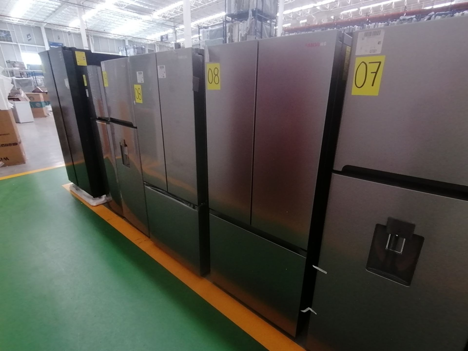 Lote de 2 refrigeradores incluye: 1 Refrigerador, Marca Samsung, Modelo RT22A401059, Serie 0BA84BBR