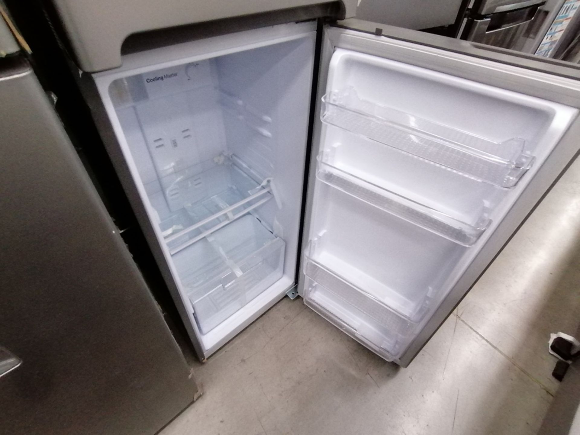 Lote de 2 refrigeradores incluye: 1 Refrigerador, Marca Winia, Modelo DFR25210GN, Serie MR21ZN08401 - Image 5 of 15