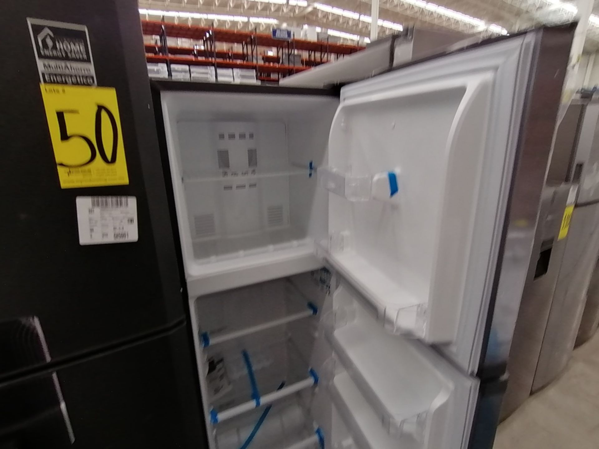 Lote de 2 refrigeradores incluye: 1 Refrigerador, Marca Mabe, Modelo RMA1025VMX, Serie 2111B618024, - Image 11 of 15