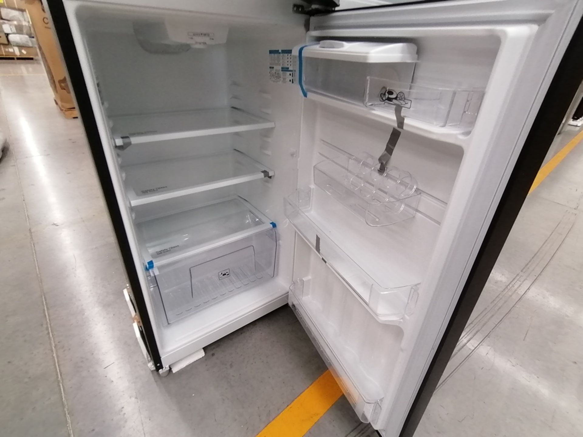 Lote de 2 Refrigeradores incluye: 1 Refrigerador, Marca Winia, Modelo DFR32210GNV, Serie MR217N104 - Image 7 of 15