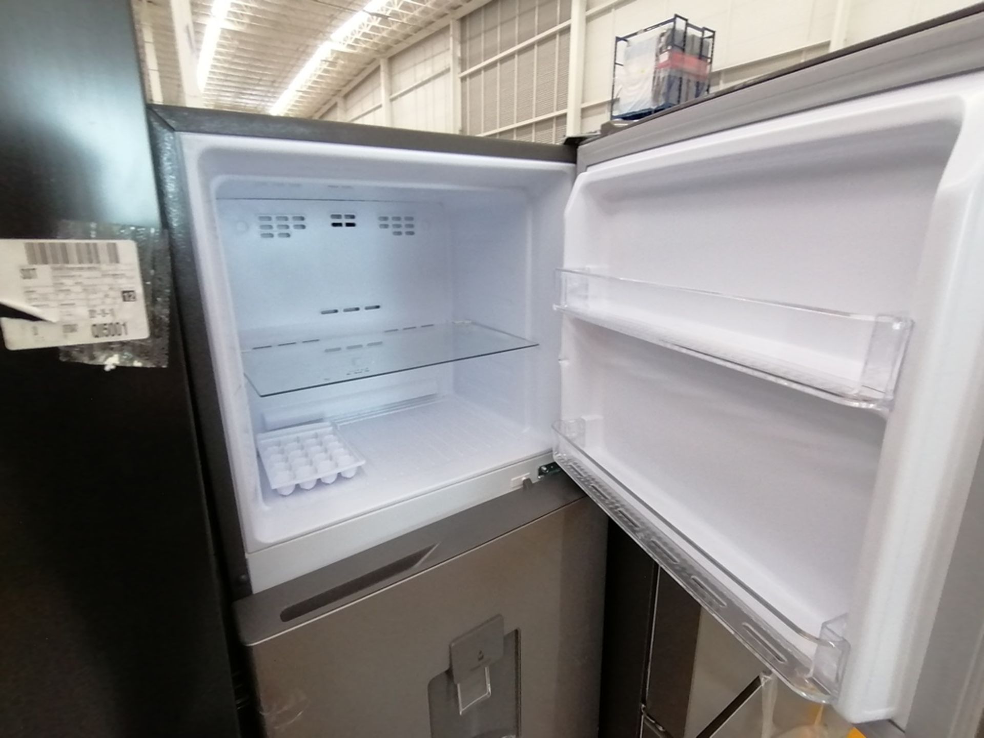 Lote de 2 refrigeradores incluye: 1 Refrigerador, Marca Samsung, Modelo RS28T5B00B1, Serie 0B2V4BAR - Image 5 of 13