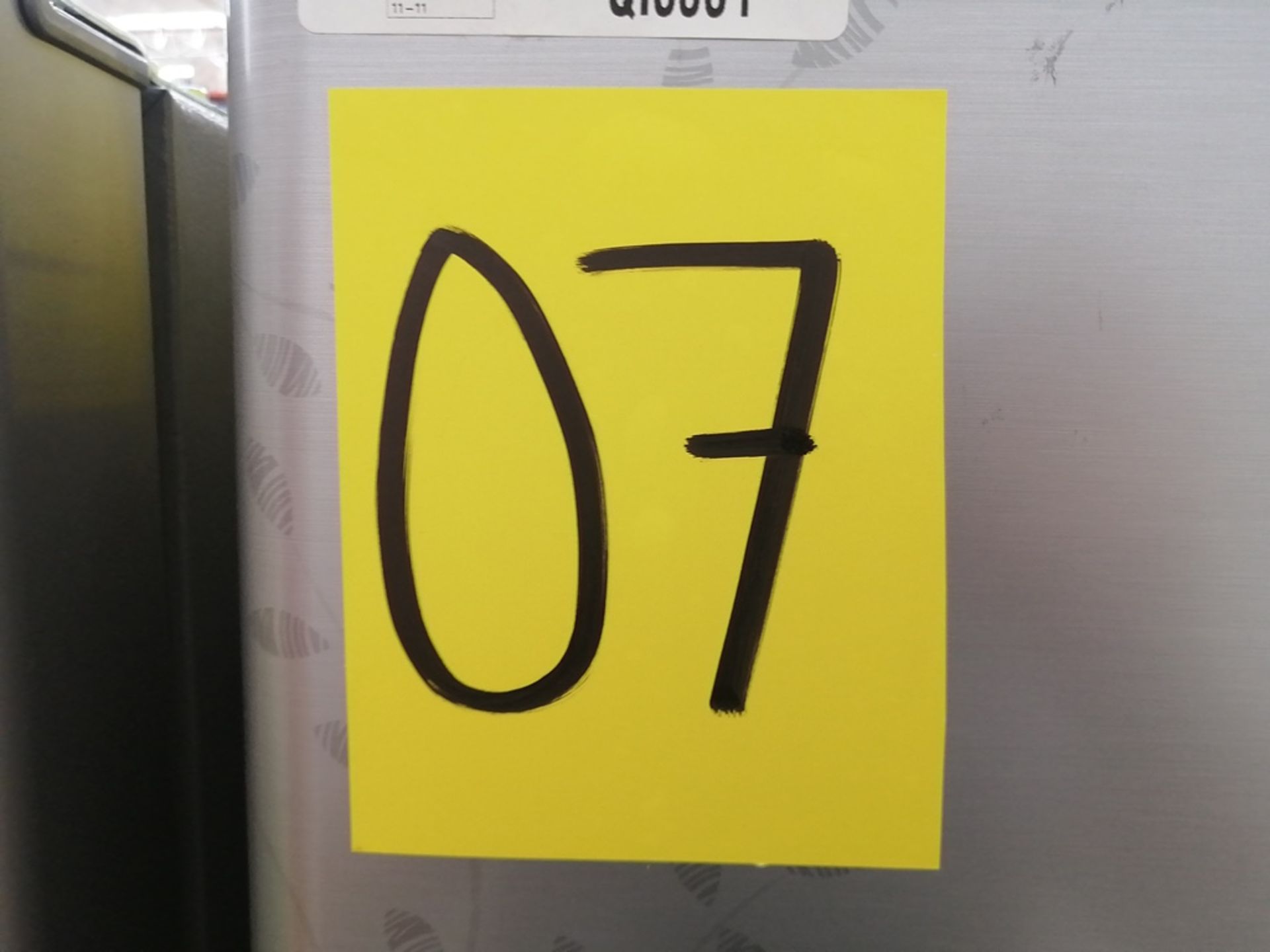 Lote de 2 refrigeradores incluye: 1 Refrigerador con dispensador de agua, Marca Winia, Modelo DFR40 - Image 16 of 16