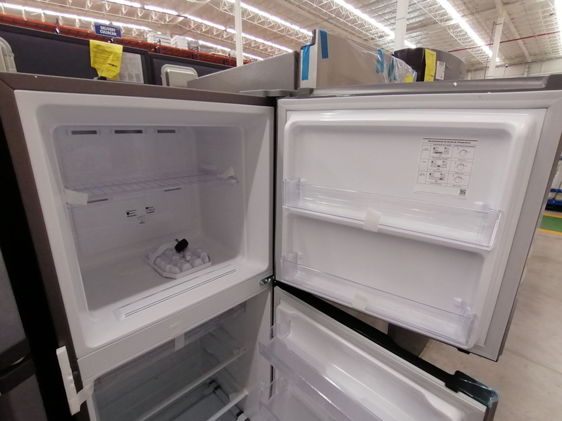 Lote de 2 refrigeradores incluye: 1 Refrigerador, Marca Samsung, Modelo RT29K500JS8, Serie 0AZS4BAR - Image 4 of 15