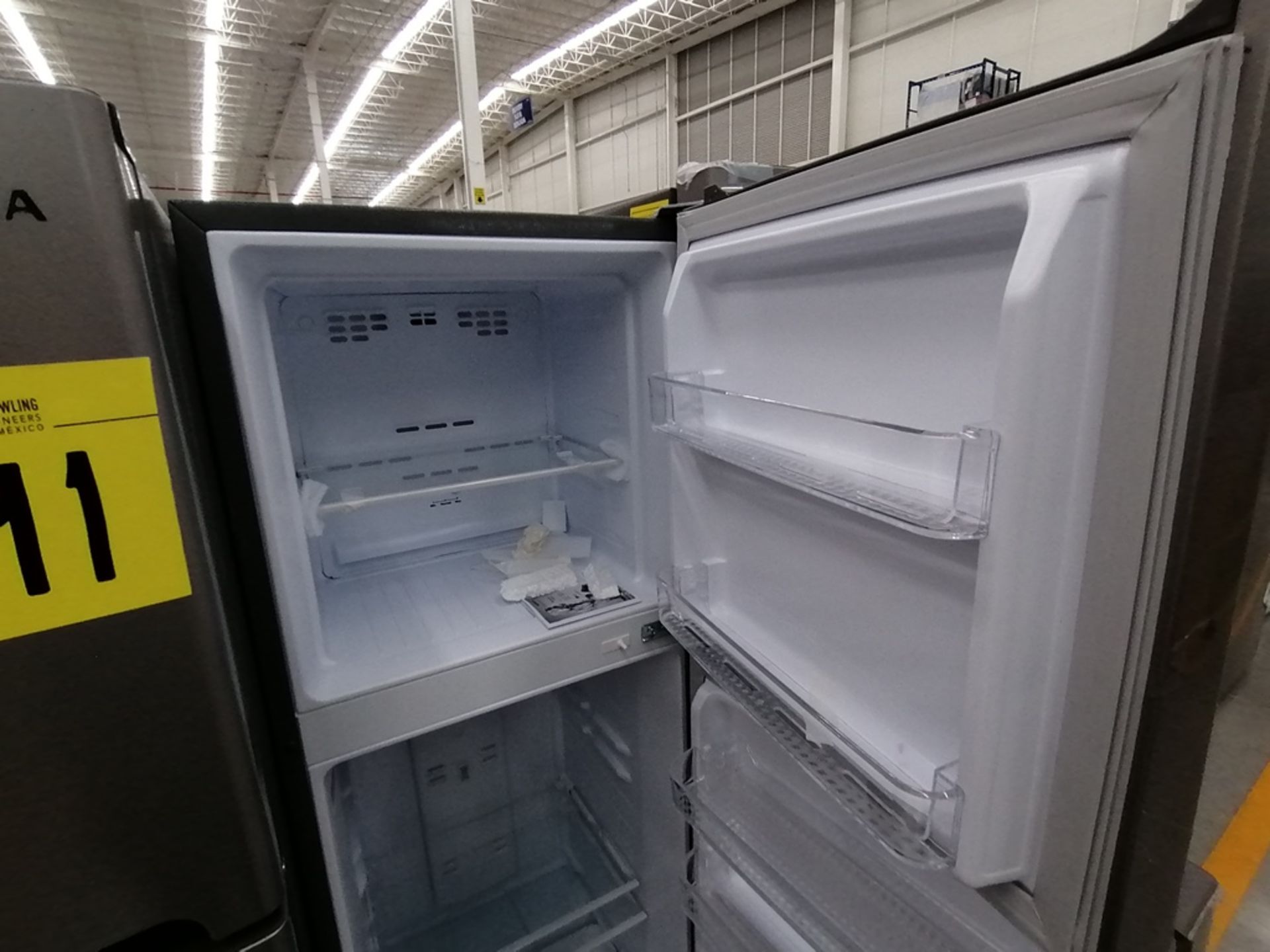 Lote de 2 Refrigeradores incluye: 1 Refrigerador, Marca Winia, Modelo DFR25120GN, Serie MR219N11624 - Image 6 of 15