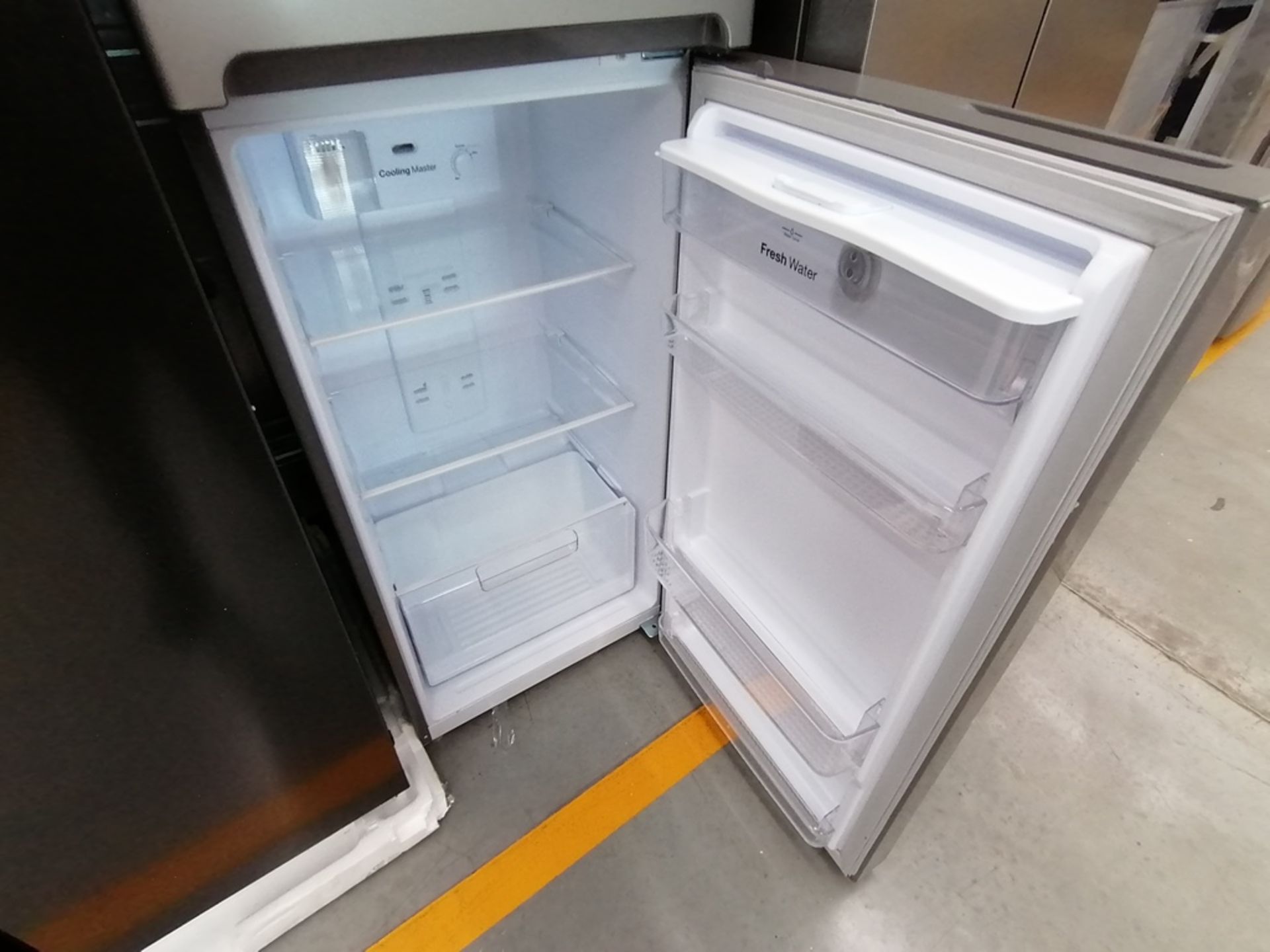Lote de 2 refrigeradores incluye: 1 Refrigerador, Marca Samsung, Modelo RS28T5B00B1, Serie 0B2V4BAR - Image 12 of 13