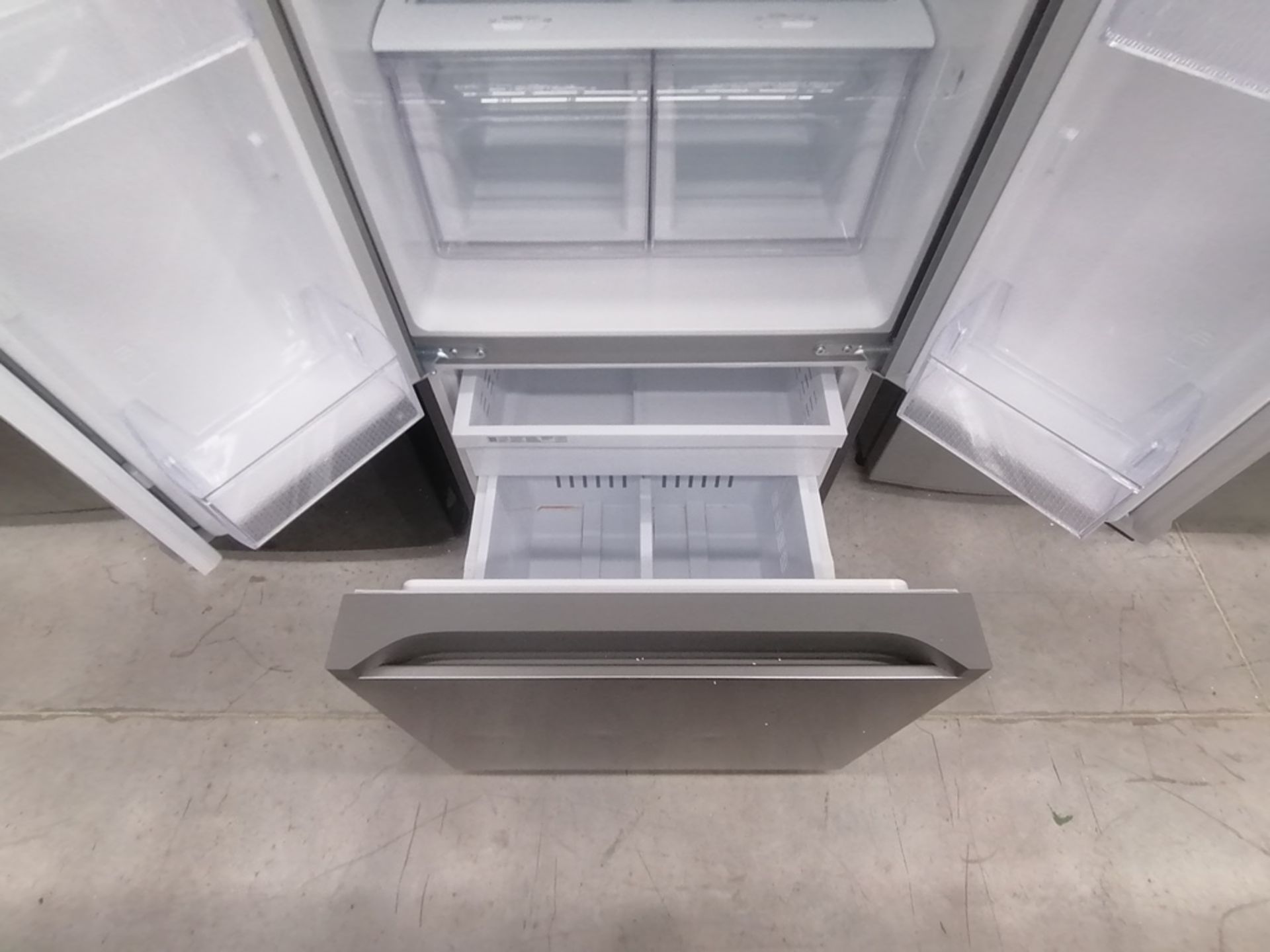 Lote de 2 refrigeradores incluye: 1 Refrigerador, Marca Samsung, Modelo RT22A401059, Serie 8BA84BBR - Image 10 of 15