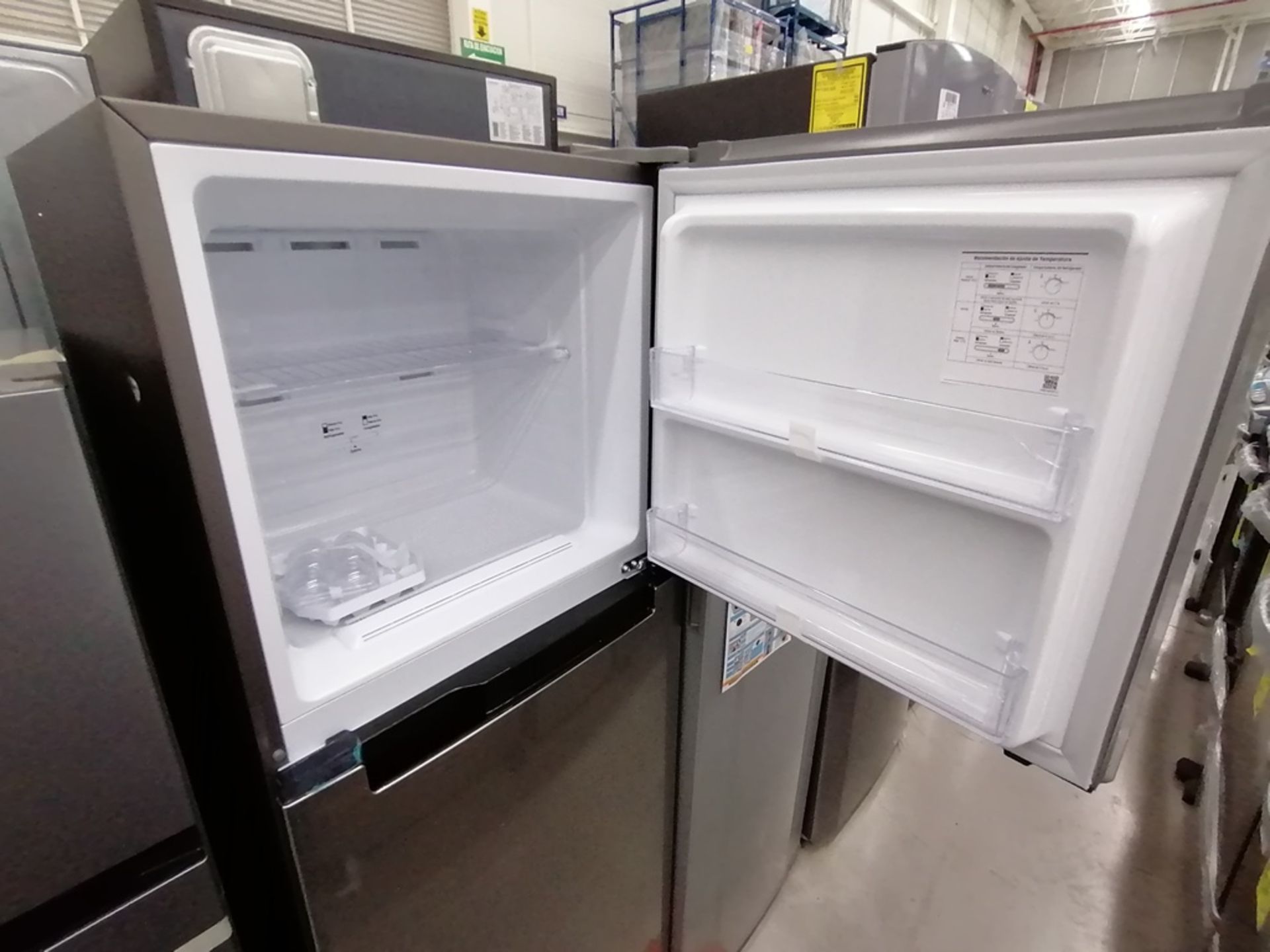 Lote de 2 refrigeradores incluye: 1 Refrigerador, Marca Samsung, Modelo RT29K500JS8, Serie 0AZS4BAR - Image 12 of 16