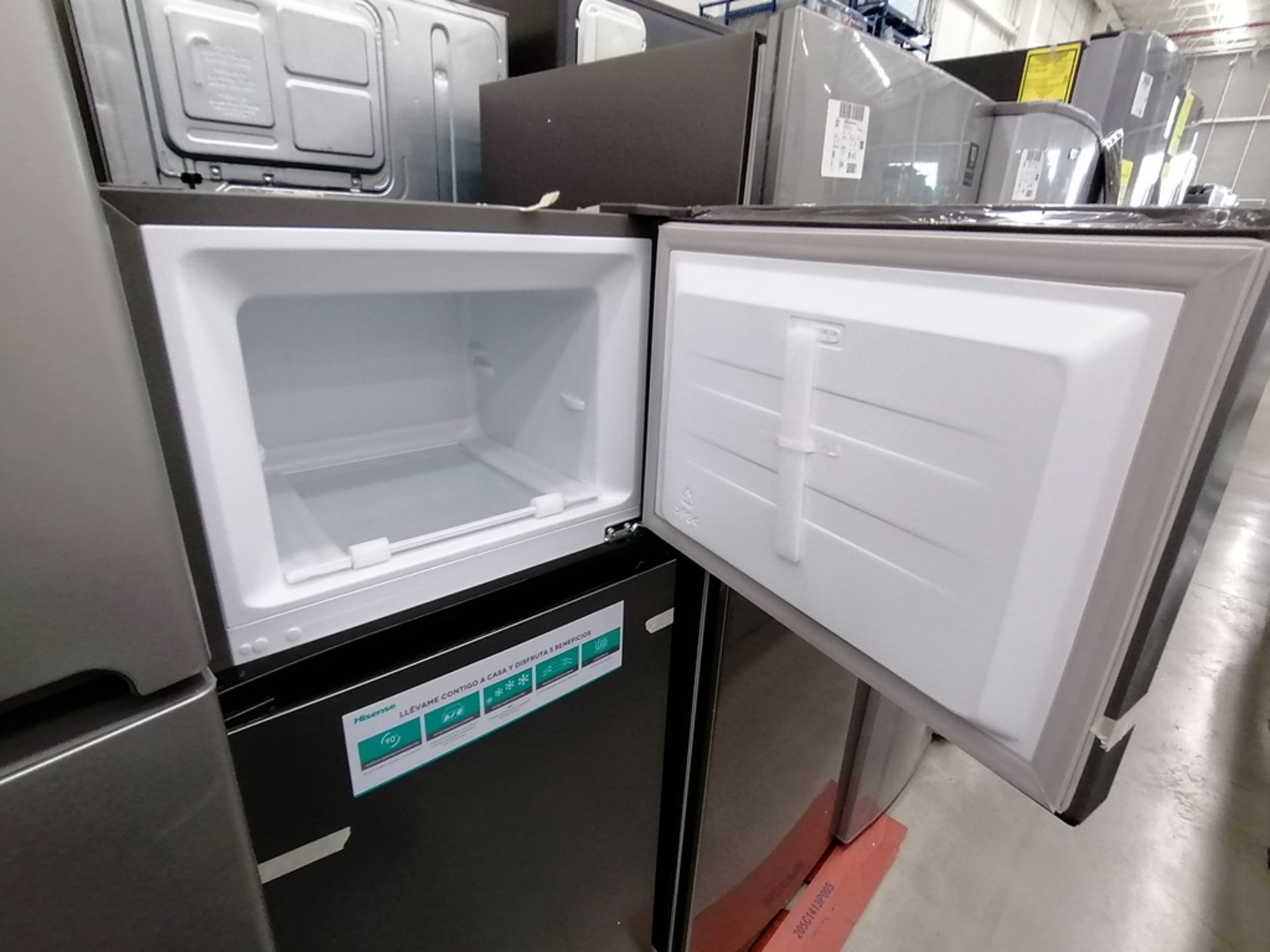 Lote de 2 refrigeradores incluye: 1 Refrigerador, Marca Winia, Modelo DFR25210GN, Serie MR21ZN08401 - Image 13 of 15