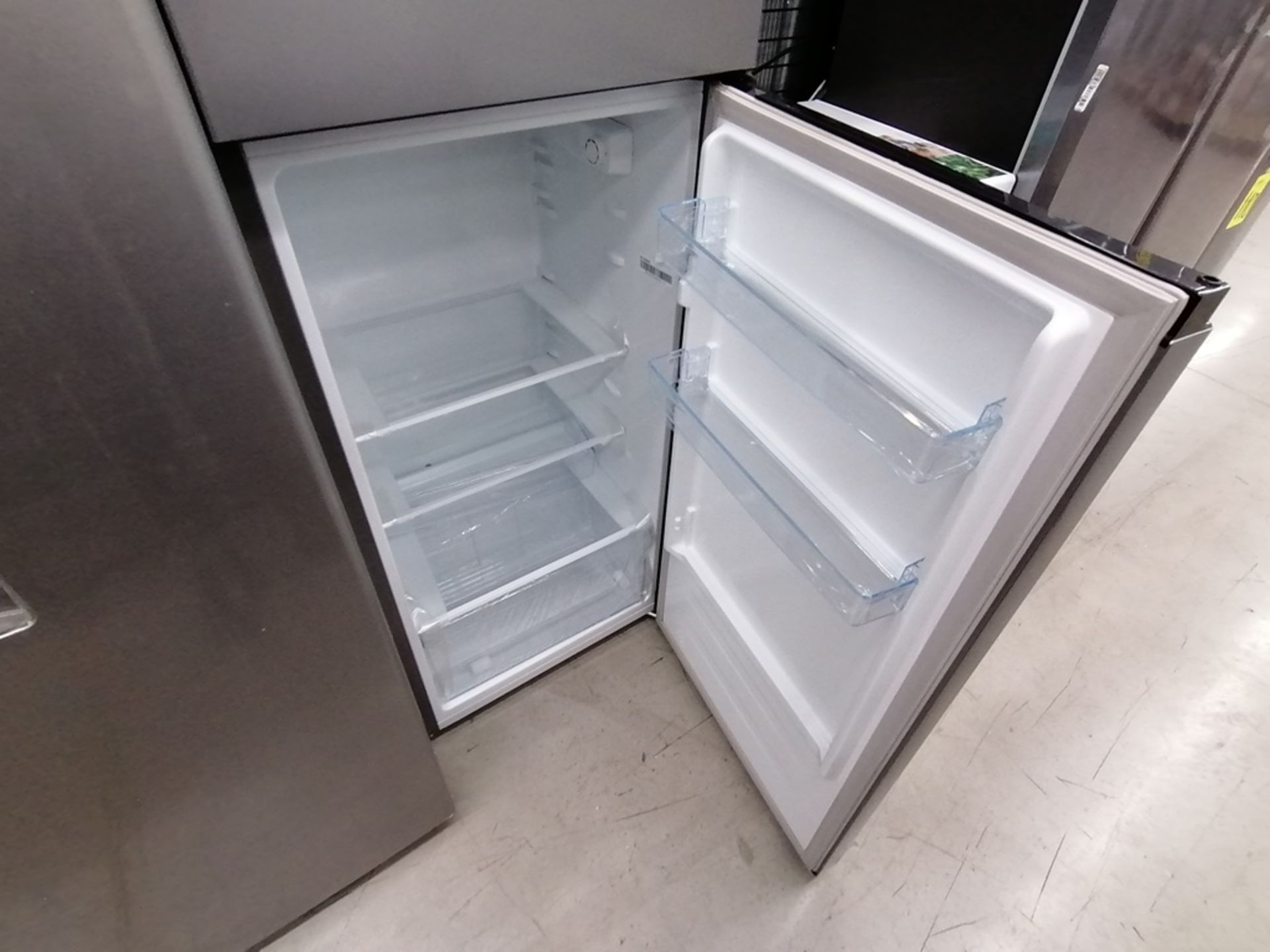 Lote de 2 refrigeradores incluye: 1 Refrigerador, Marca Winia, Modelo DFR40510GNDG, Serie MR21YN107 - Image 14 of 15
