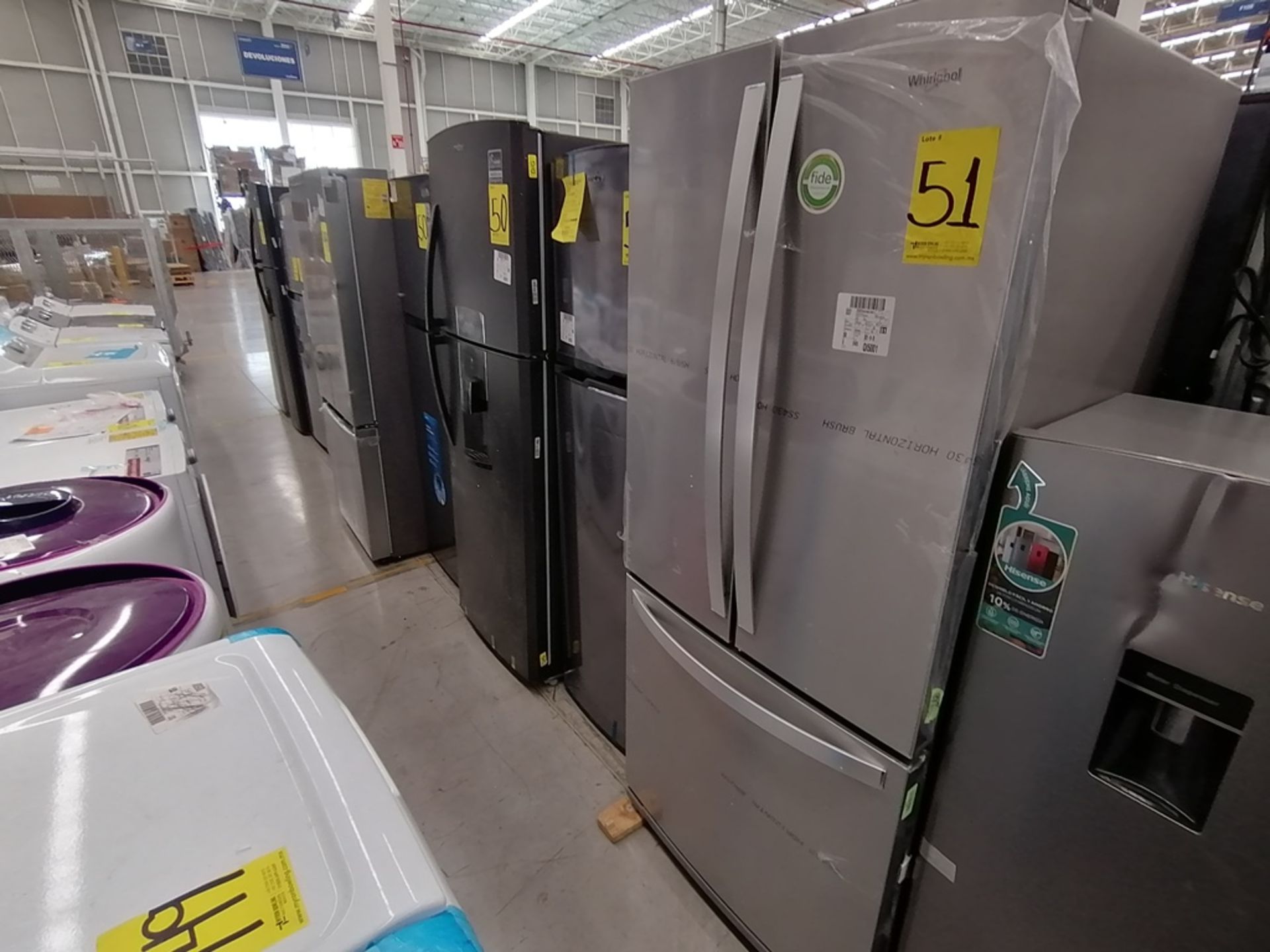 Lote de 2 refrigeradores incluye: 1 Refrigerador, Marca Mabe, Modelo RMA1025VMX, Serie 2111B618024,
