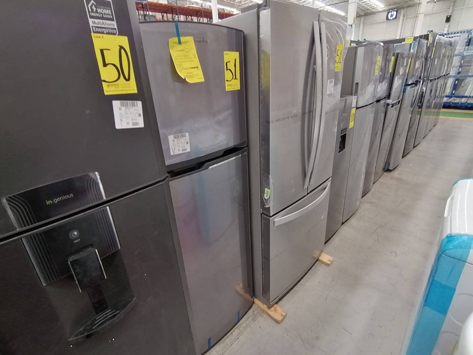 Lote de 2 refrigeradores incluye: 1 Refrigerador, Marca Mabe, Modelo RMA1025VMX, Serie 2111B618024, - Image 9 of 15