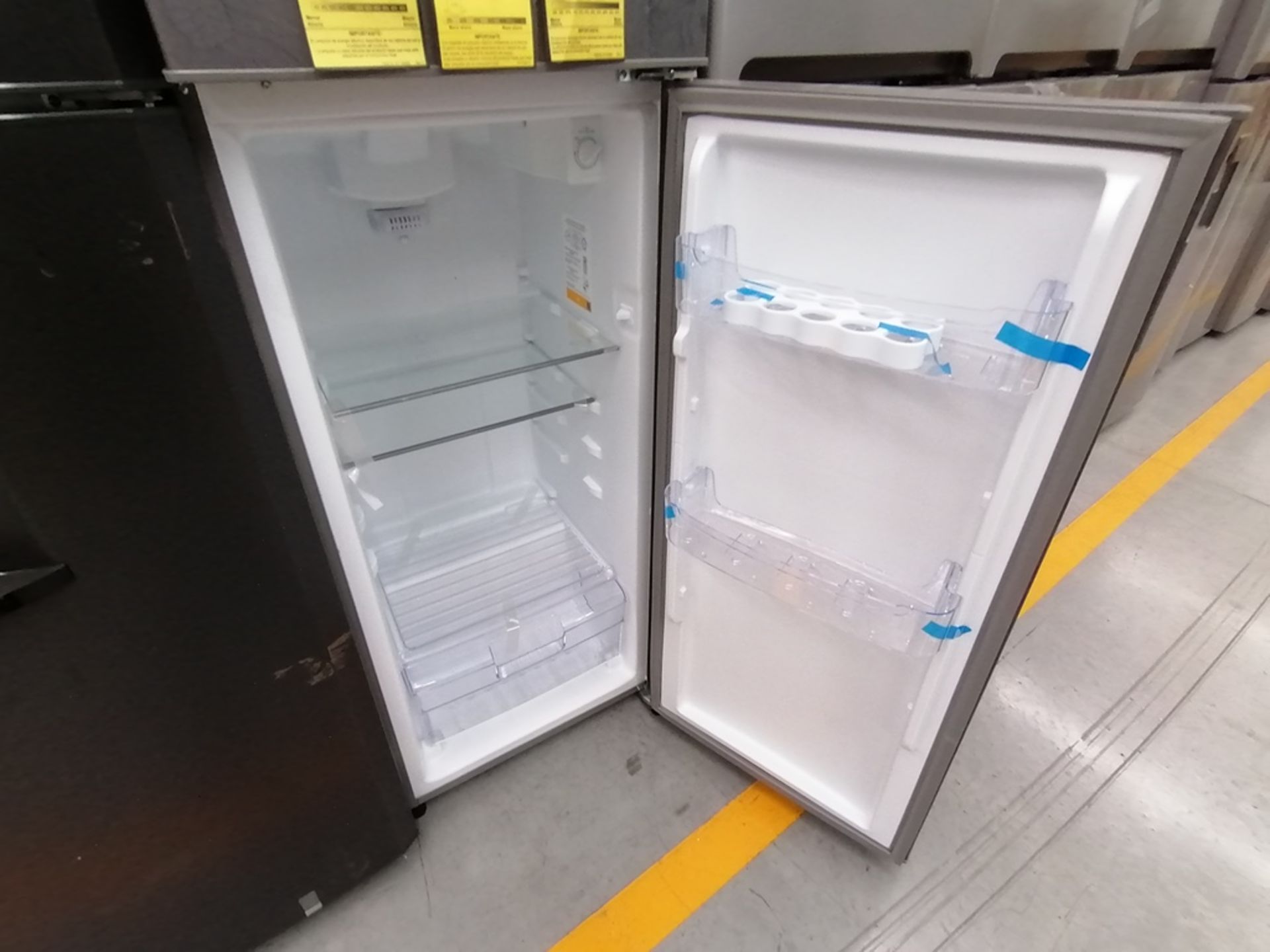 Lote de 2 Refrigeradores incluye: 1 Refrigerador, Marca Winia, Modelo DFR32210GNV, Serie MR217N104 - Image 5 of 15