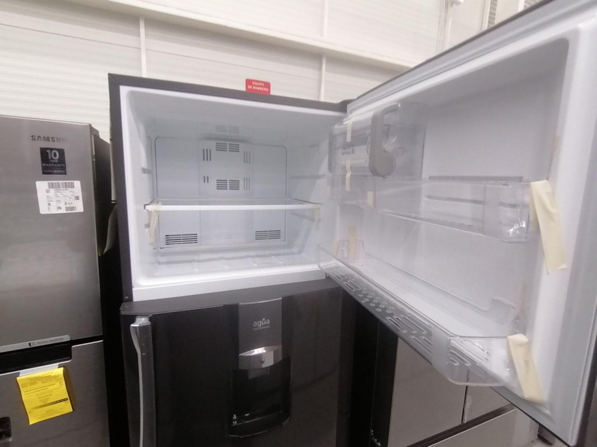 Lote de 2 refrigeradores incluye: 1 Refrigerador, Marca Samsung, Modelo RT22A401059, Serie 8BA84BBR - Image 12 of 15