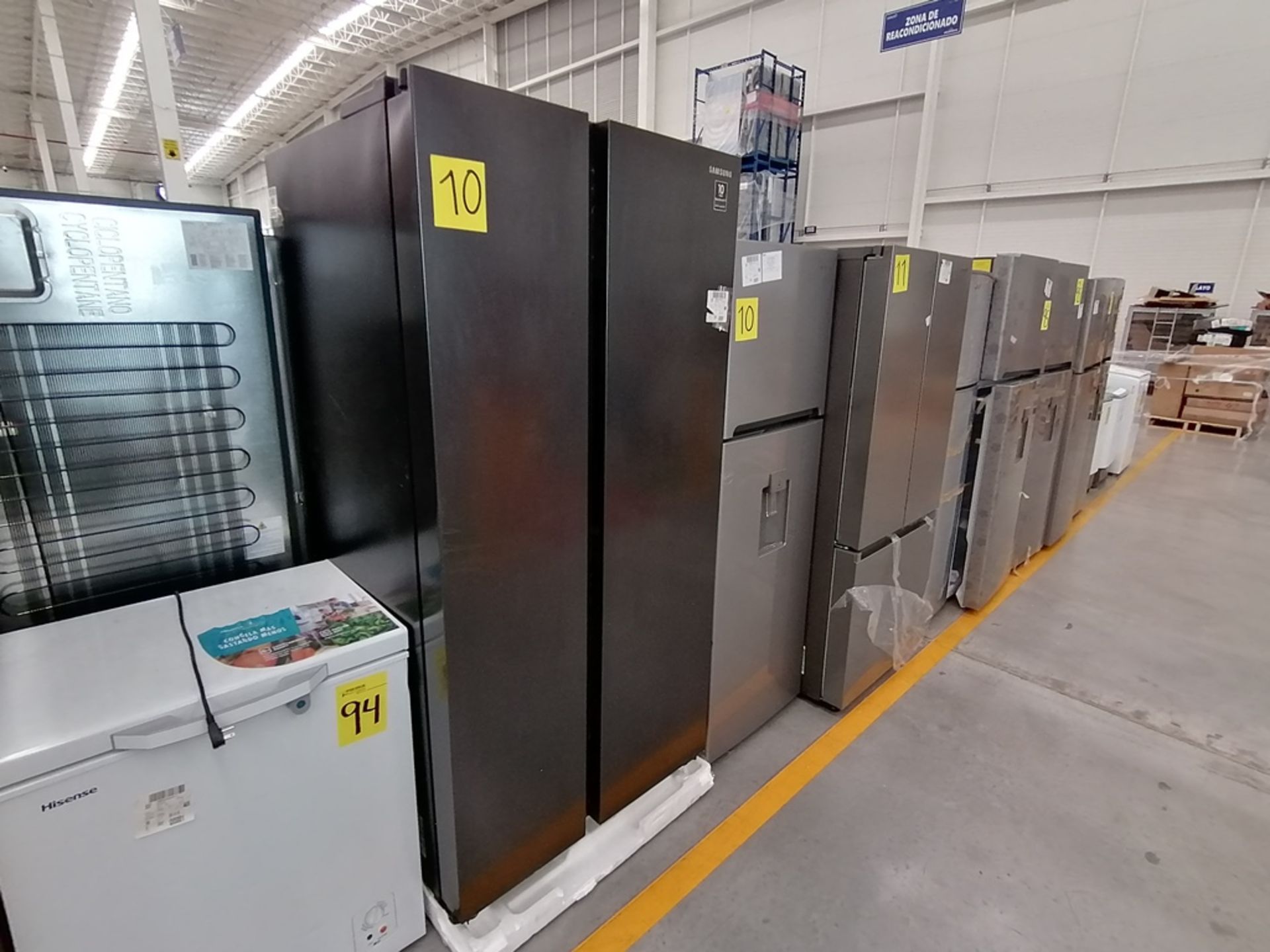 Lote de 2 refrigeradores incluye: 1 Refrigerador, Marca Samsung, Modelo RS28T5B00B1, Serie 0B2V4BAR - Image 8 of 13